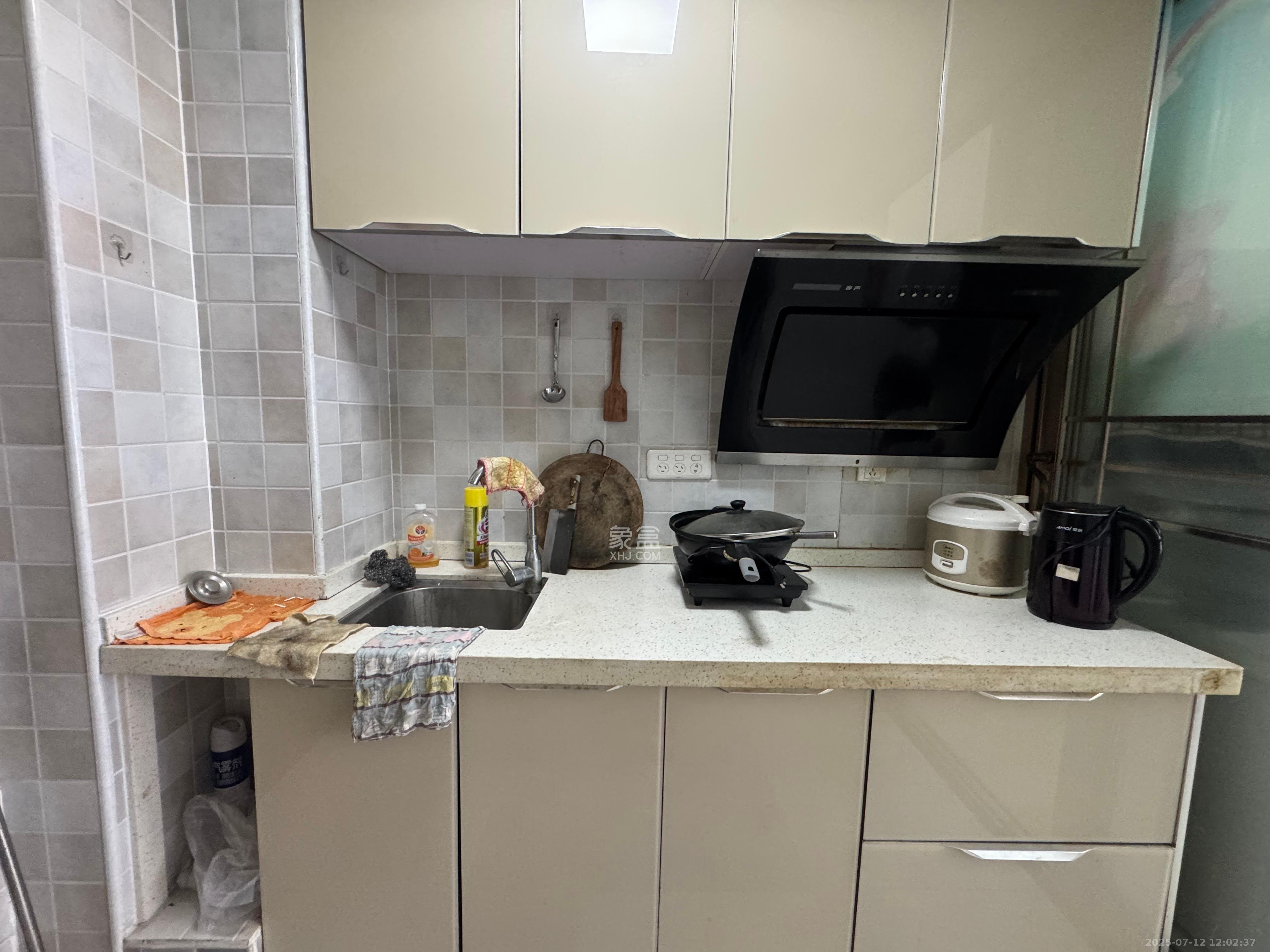 融科东南海 1室1厅1卫 1500.00元/月 融科东南海 1室1厅1卫 1500.00元/月室内图