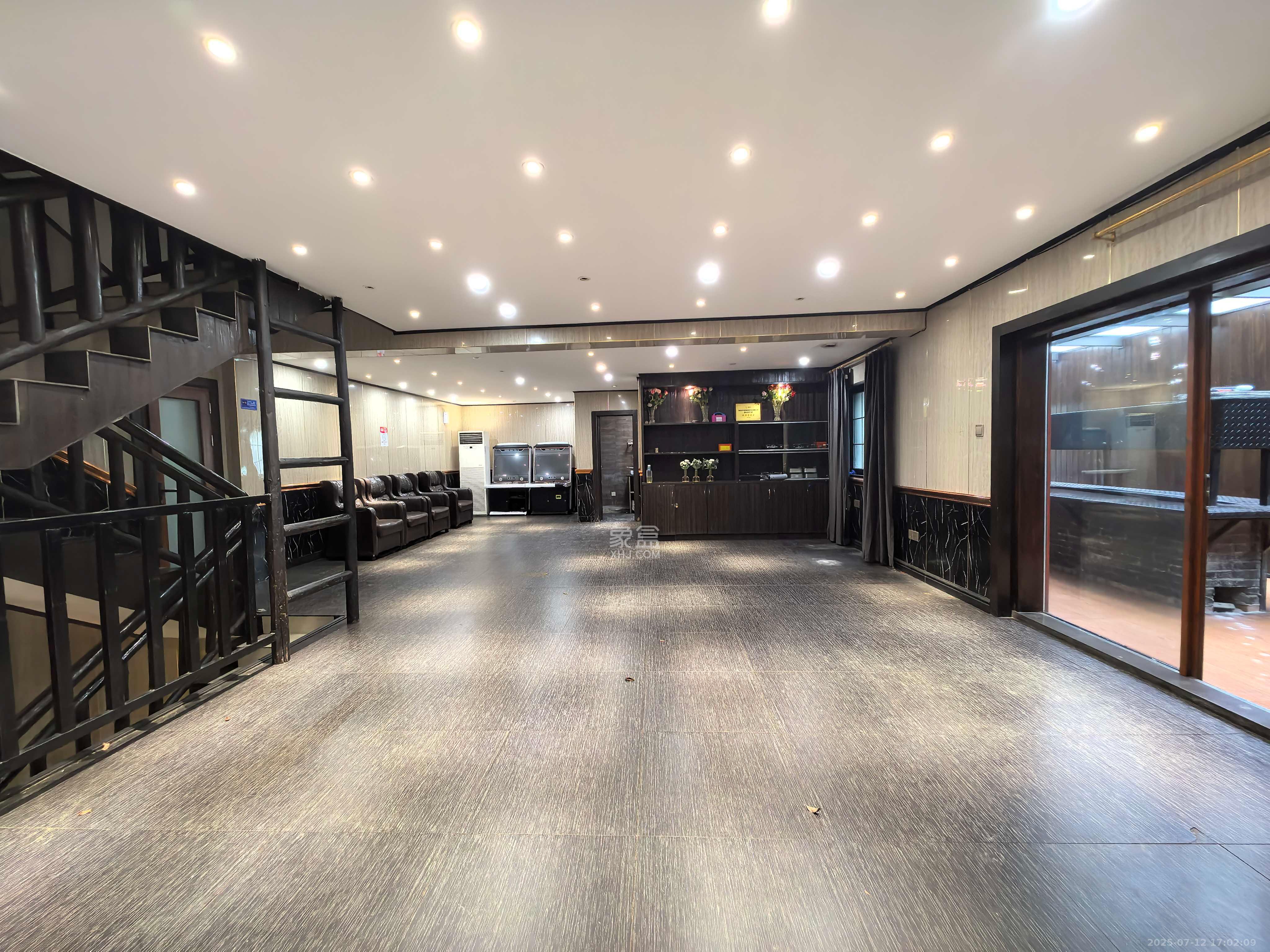 悦禧国际山庄 7室4厅4卫 8000.0元/月 悦禧国际山庄 7室4厅4卫 8000.0元/月室内图