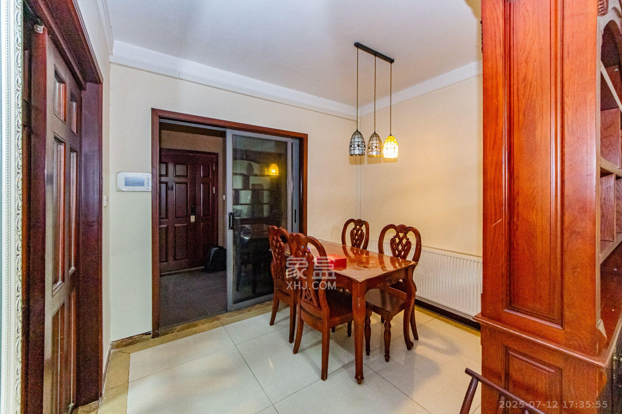 珠江花城三期锦鲤  4室2厅2卫    3600.0元/月 珠江花城三期锦鲤  4室2厅2卫    3600.0元/月室内图