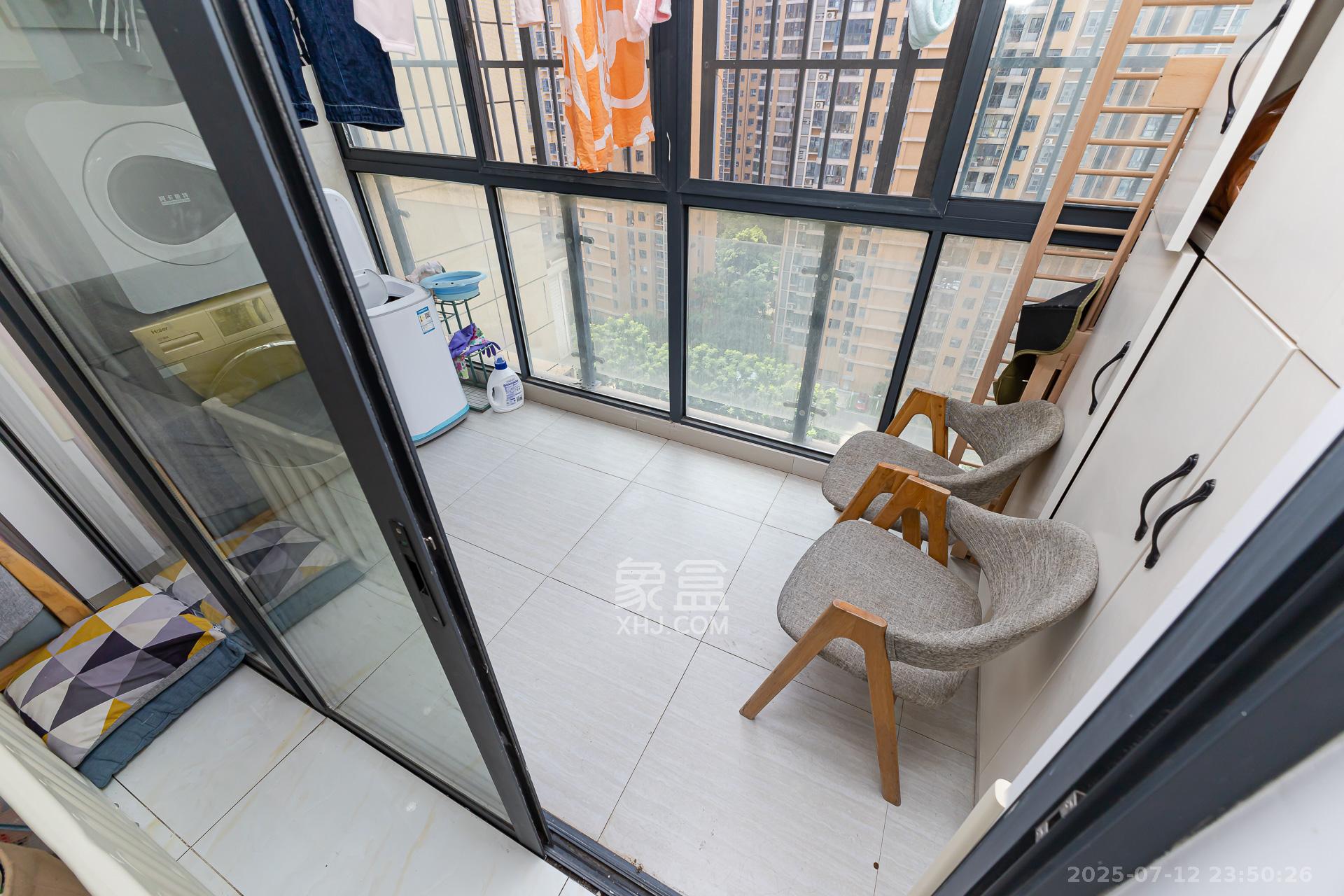 明发国际城  3室2厅2卫    88.8万阳台