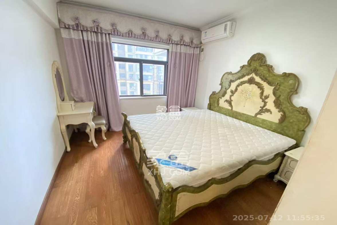 钱隆樽品(一、二、三期)  4室2厅2卫    3500.0元/月 钱隆樽品(一、二、三期)  4室2厅2卫    3500.0元/月室内图