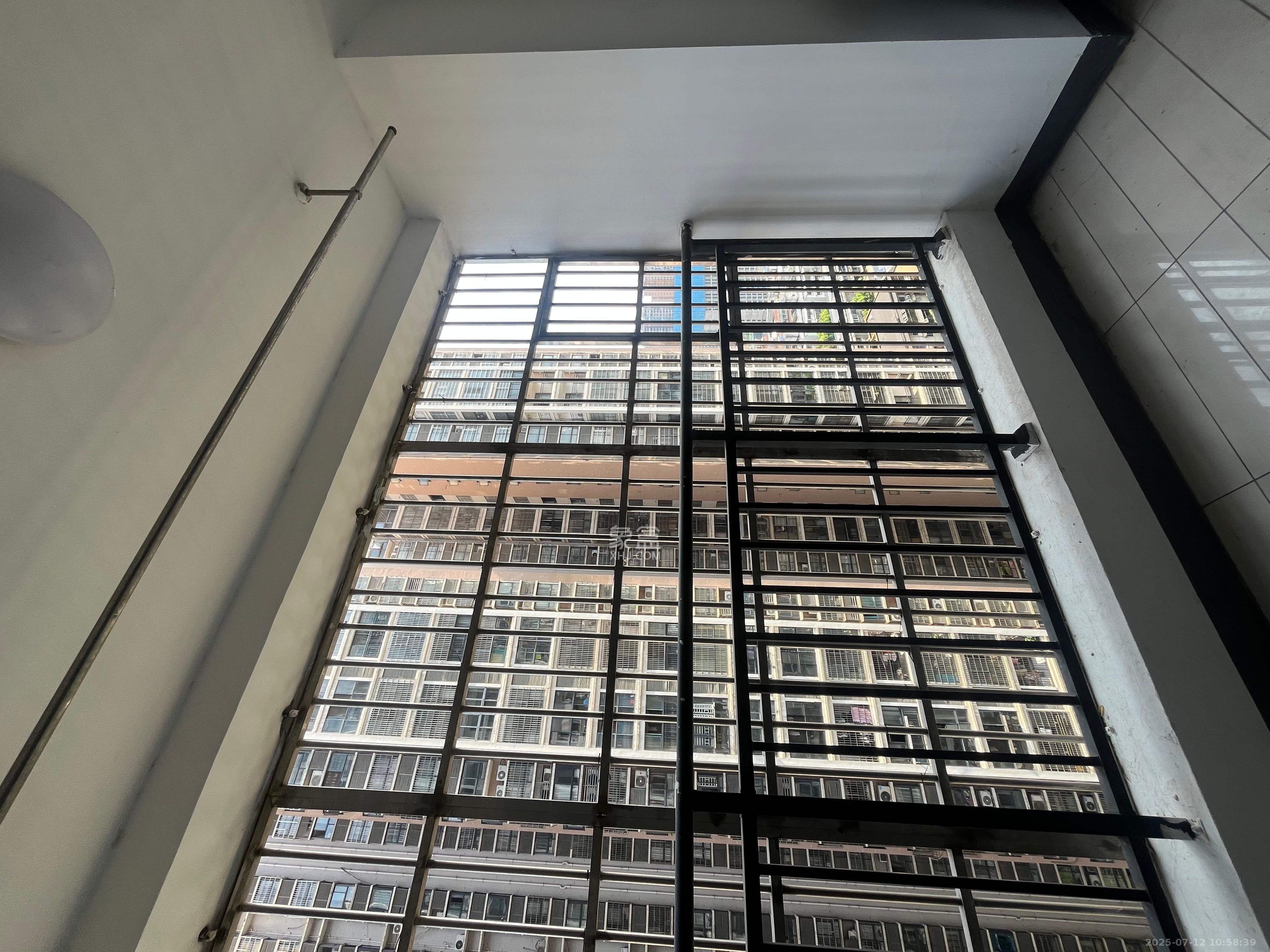 曙光领峰(曙光家园)  3室1厅1卫    2200.0元/月 曙光领峰(曙光家园)  3室1厅1卫    2200.0元/月室内图