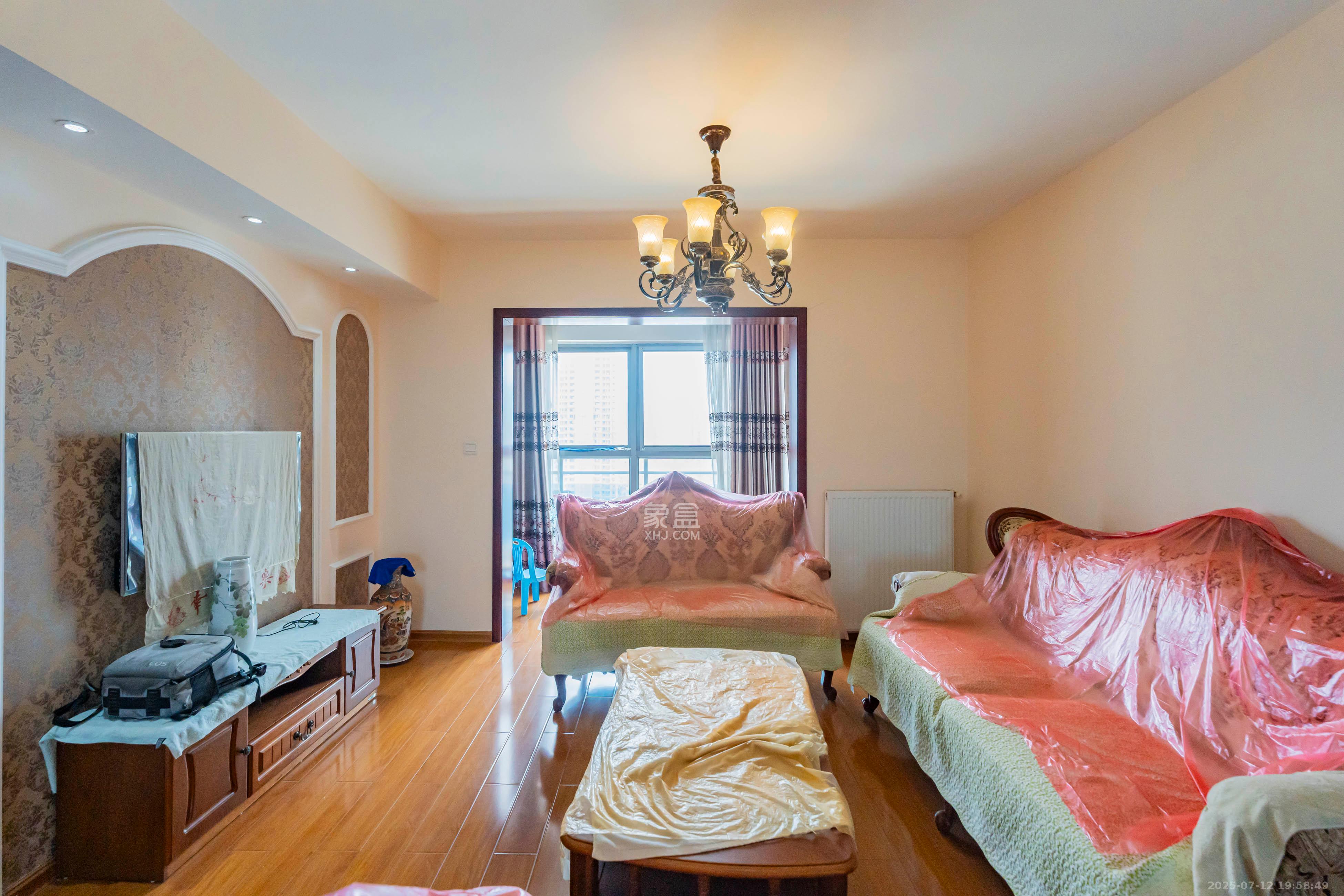 凯乐国际城  2室2厅1卫    105.0万 凯乐国际城  2室2厅1卫    105.0万客厅