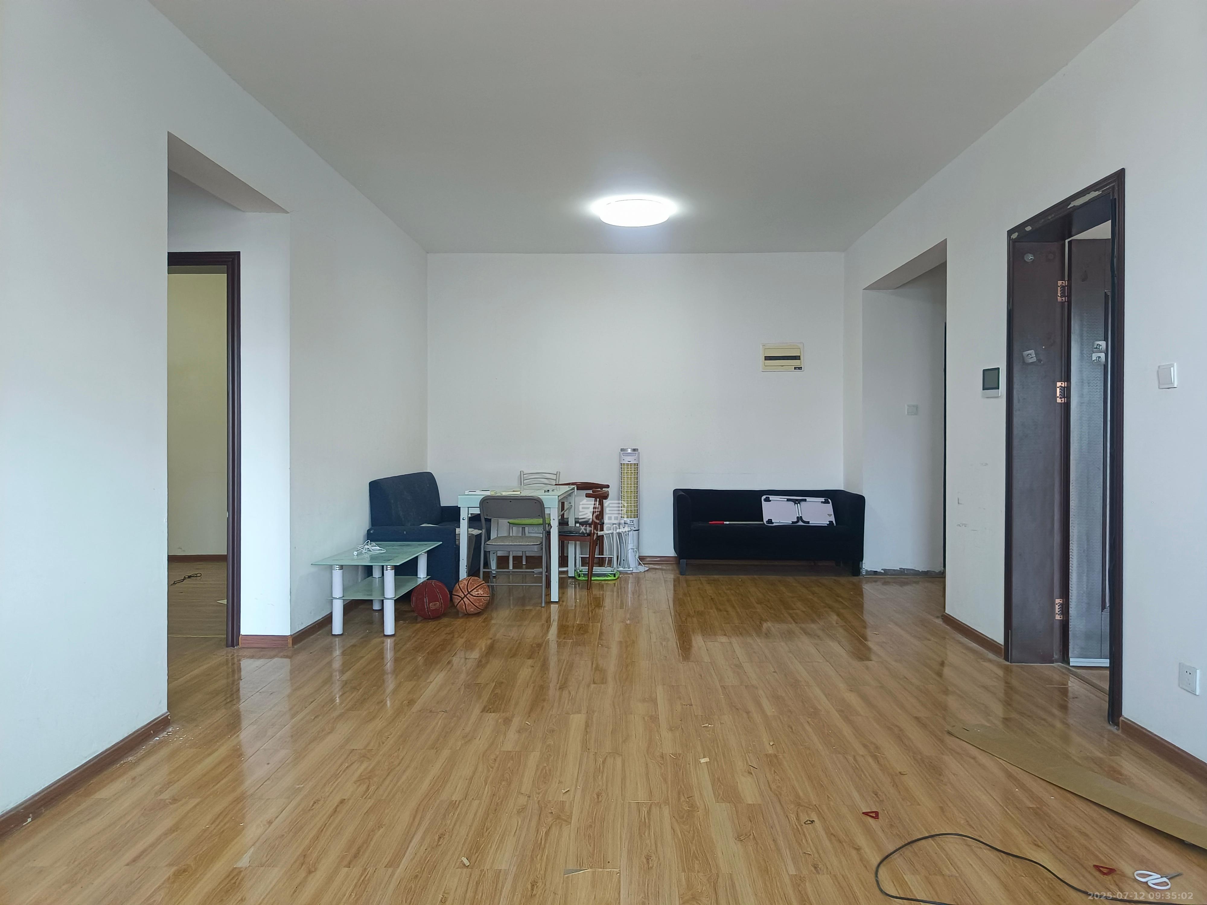 八方小区C区  3室2厅2卫   3600.00元/月室内图