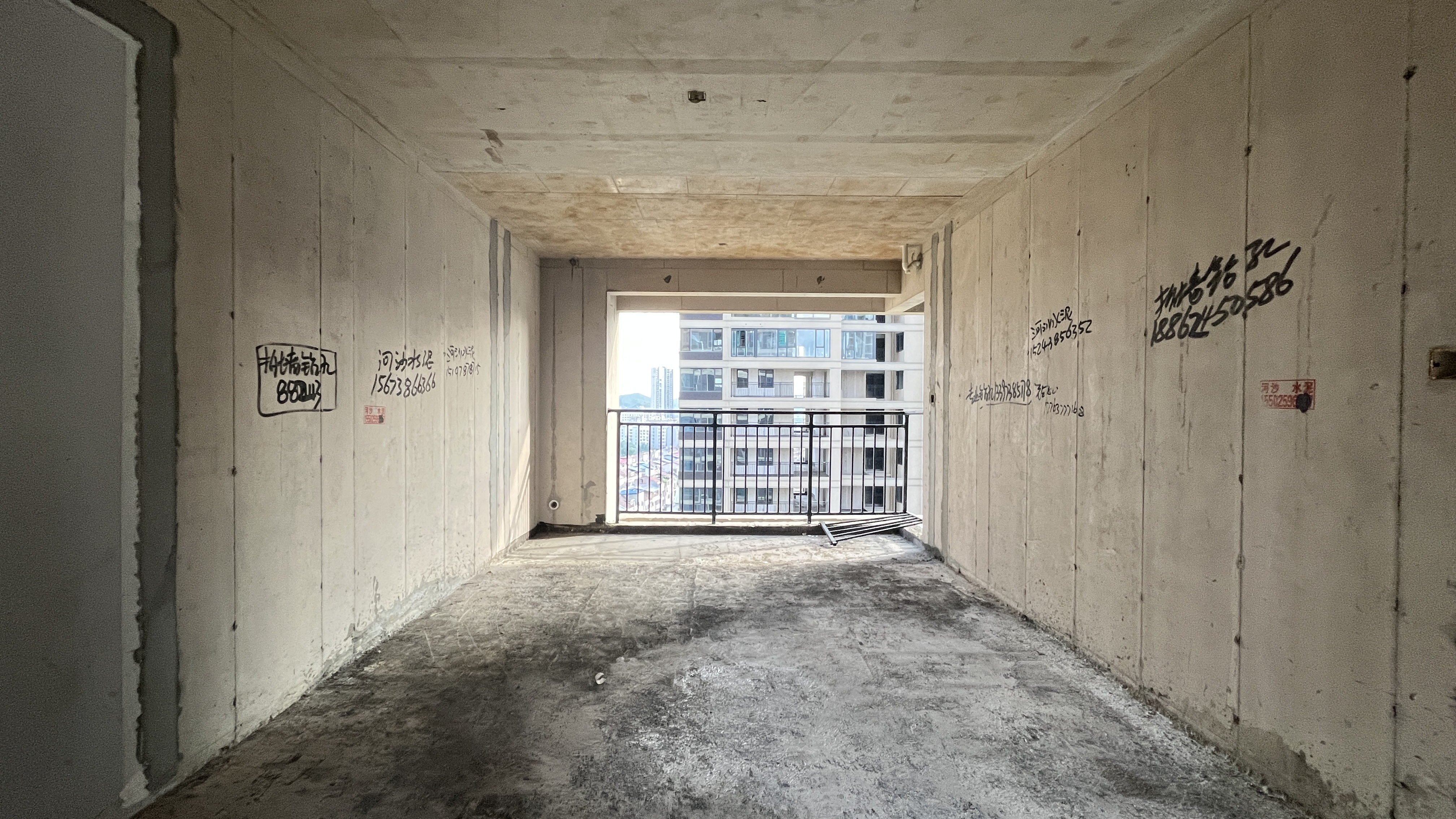 湘中府央玺 4室2厅2卫 82.8万 湘中府央玺 4室2厅2卫 82.8万室内图