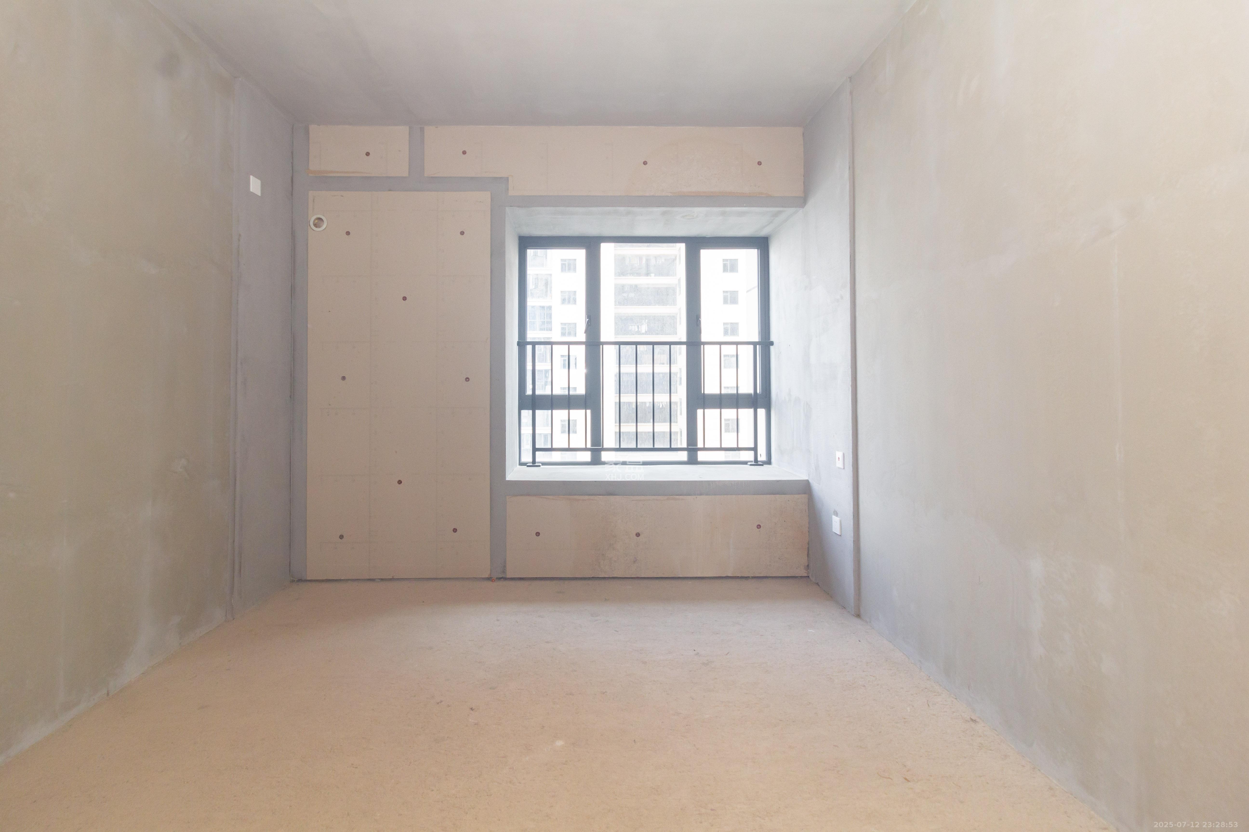 日盛湖湘花苑  3室2厅2卫    79.8万 日盛湖湘花苑  3室2厅2卫    79.8万卧室