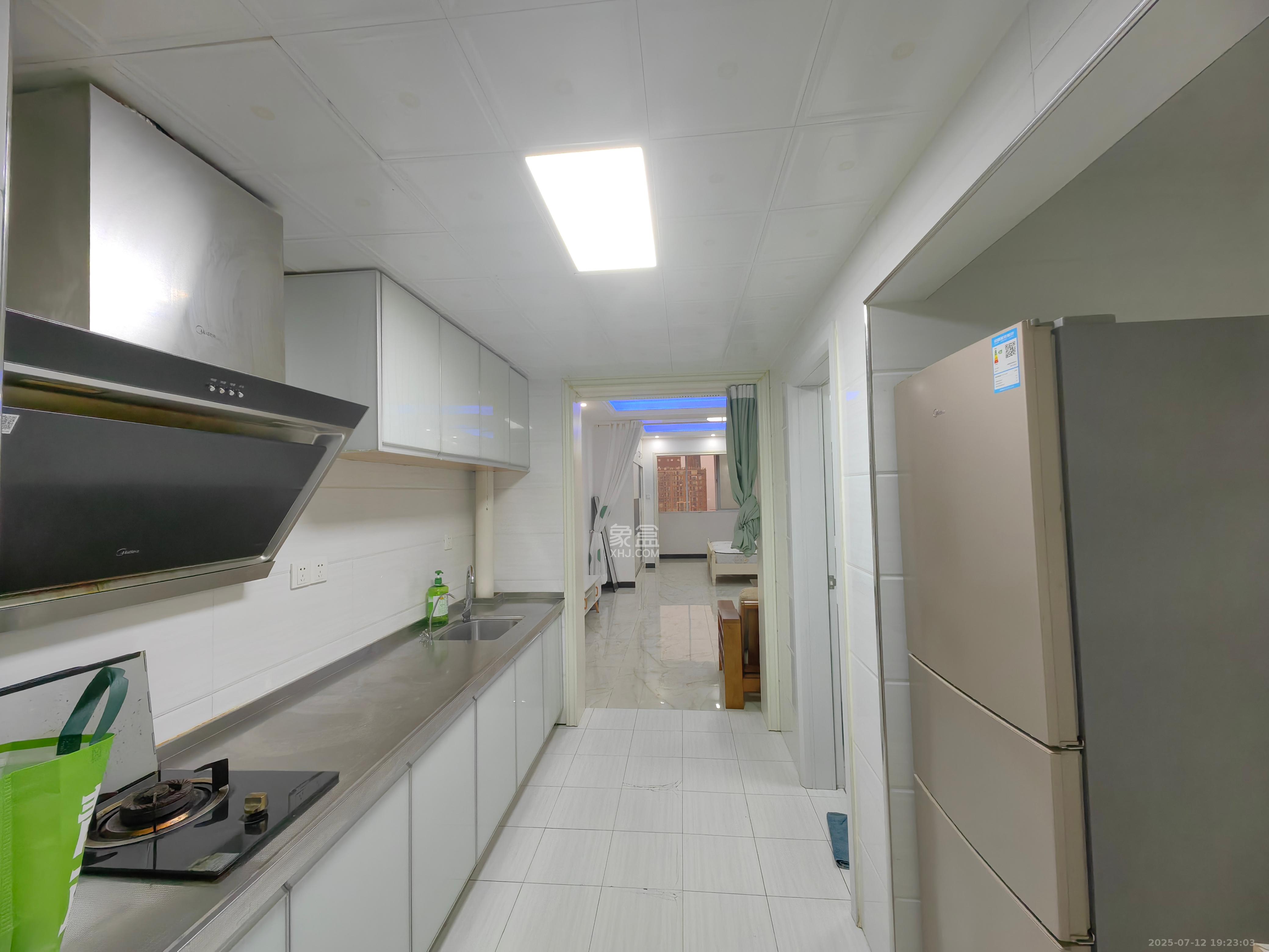 上河国际F座  1室1厅1卫    1800.0元/月 上河国际F座  1室1厅1卫    1800.0元/月室内图