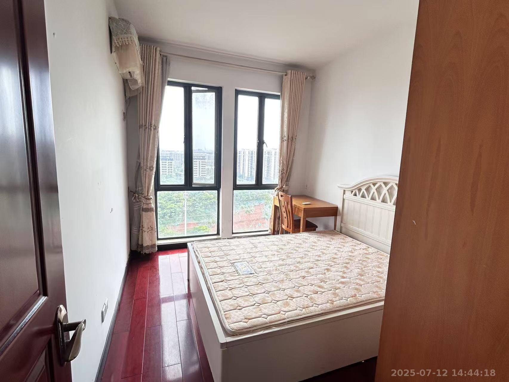 格兰小镇  3室2厅2卫    2000.0元/月 格兰小镇  3室2厅2卫    2000.0元/月室内图