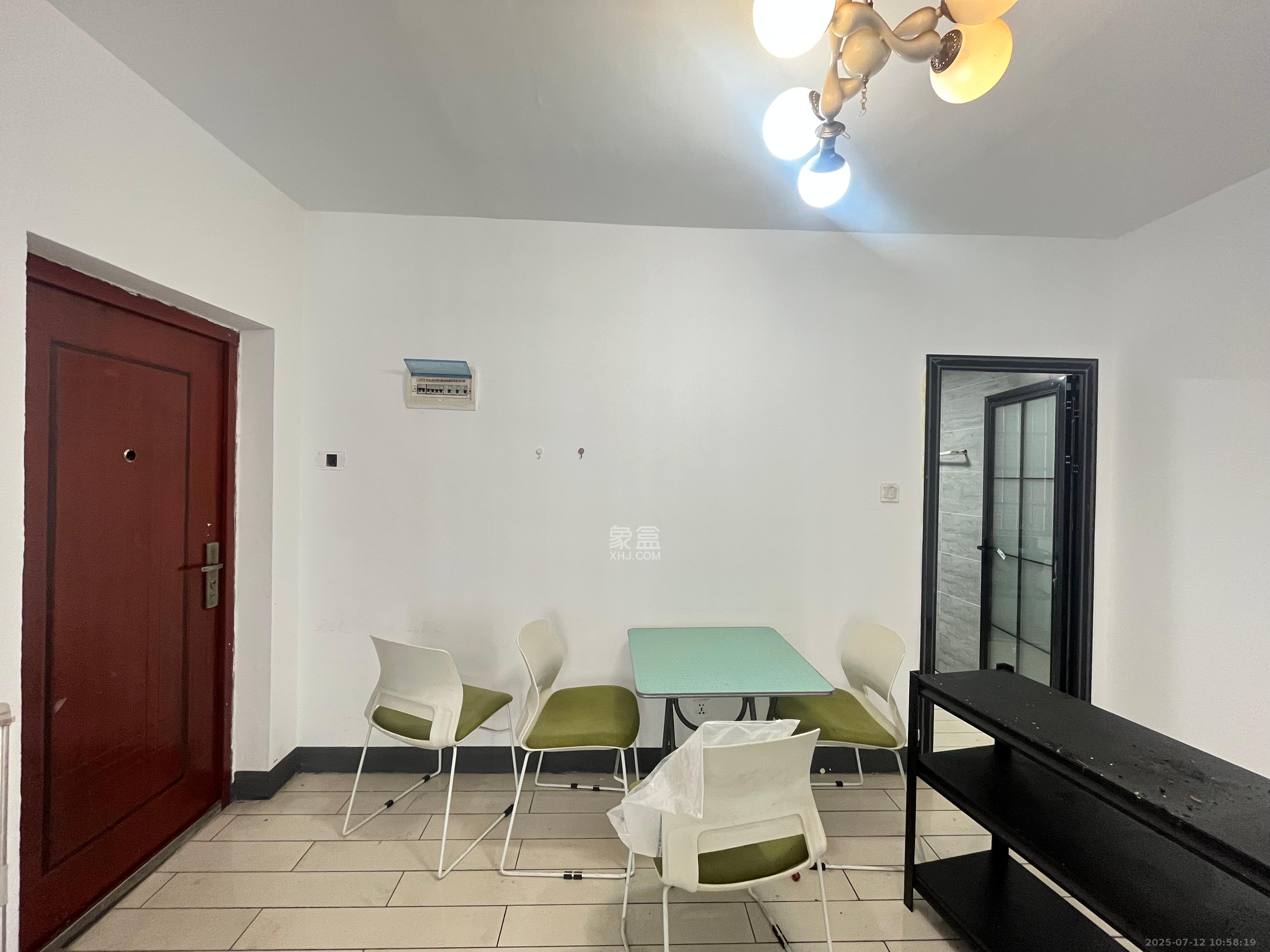 曙光领峰(曙光家园)  3室1厅1卫    2200.0元/月 曙光领峰(曙光家园)  3室1厅1卫    2200.0元/月室内图