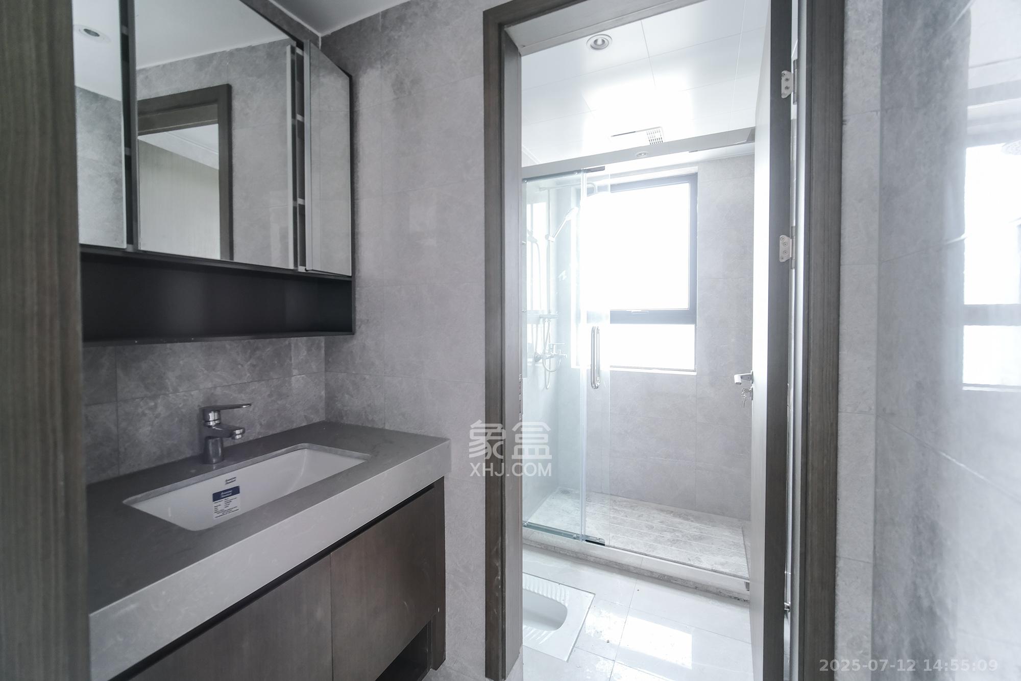 荣盛锦绣学府  3室2厅2卫    103.0万 荣盛锦绣学府  3室2厅2卫    103.0万卫生间