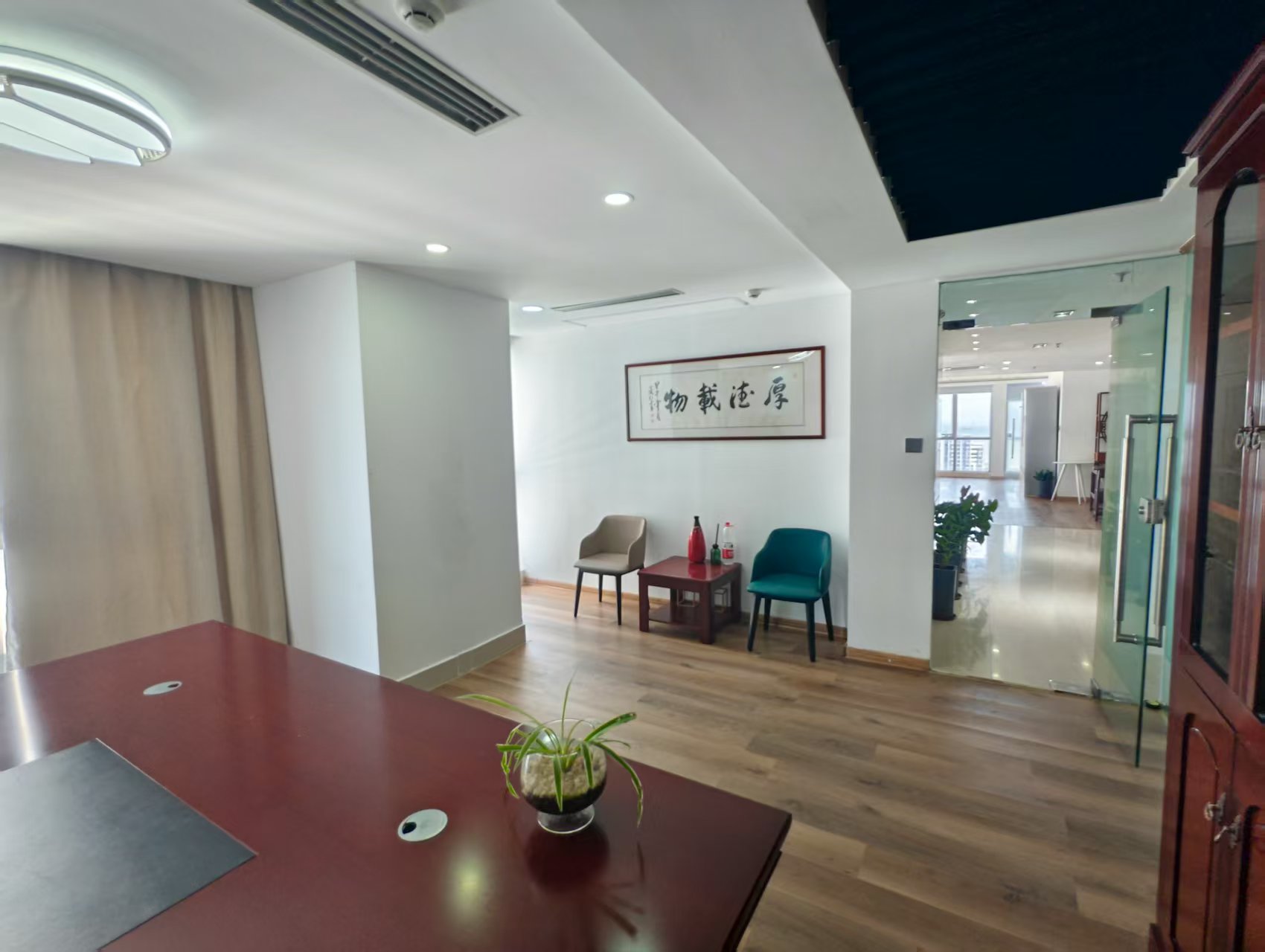 财富广场  4室2厅2卫   12000.00元/月室内图