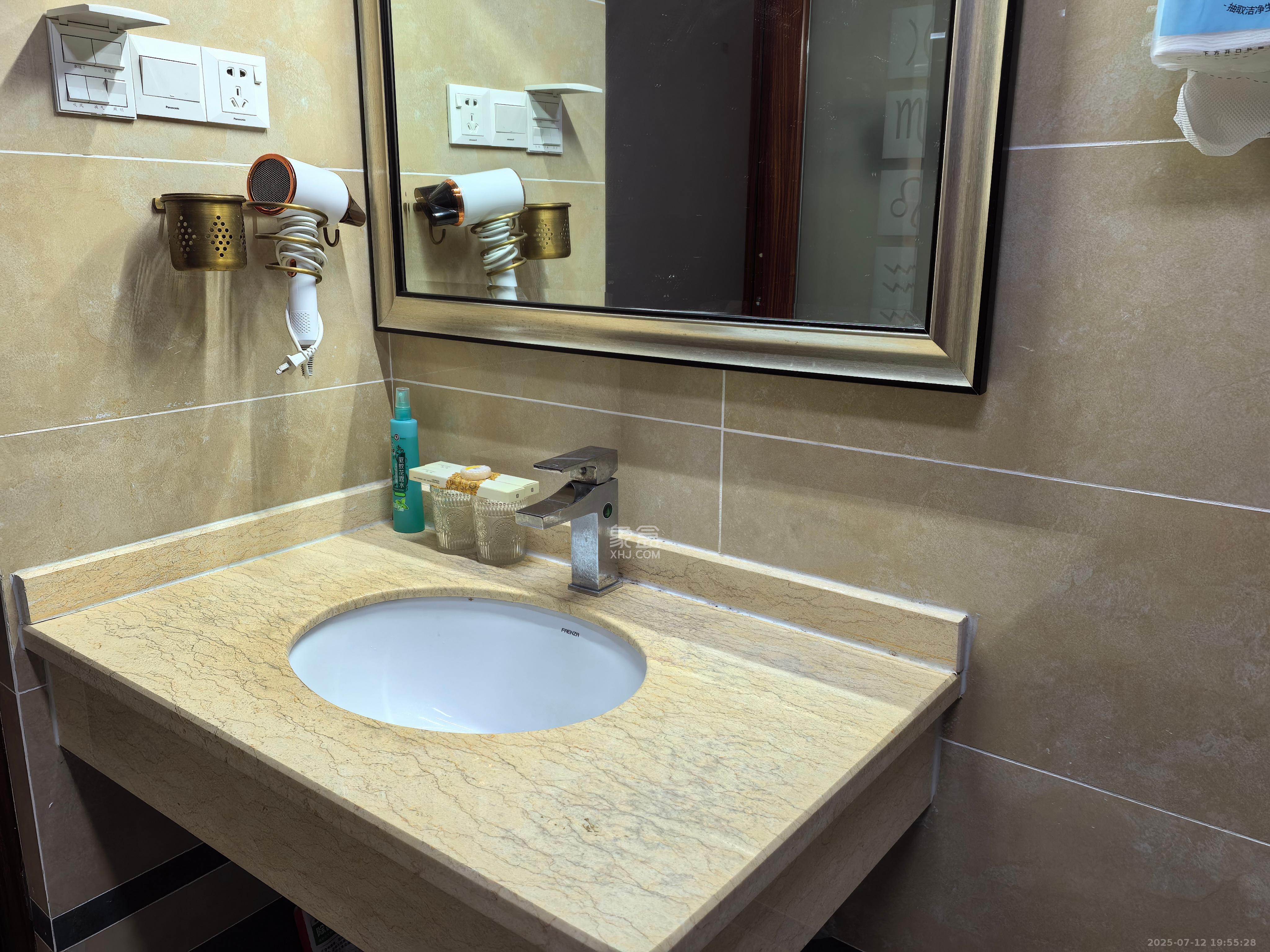 中海梅溪湖壹号  1室1厅1卫    2600.0元/月 中海梅溪湖壹号  1室1厅1卫    2600.0元/月室内图