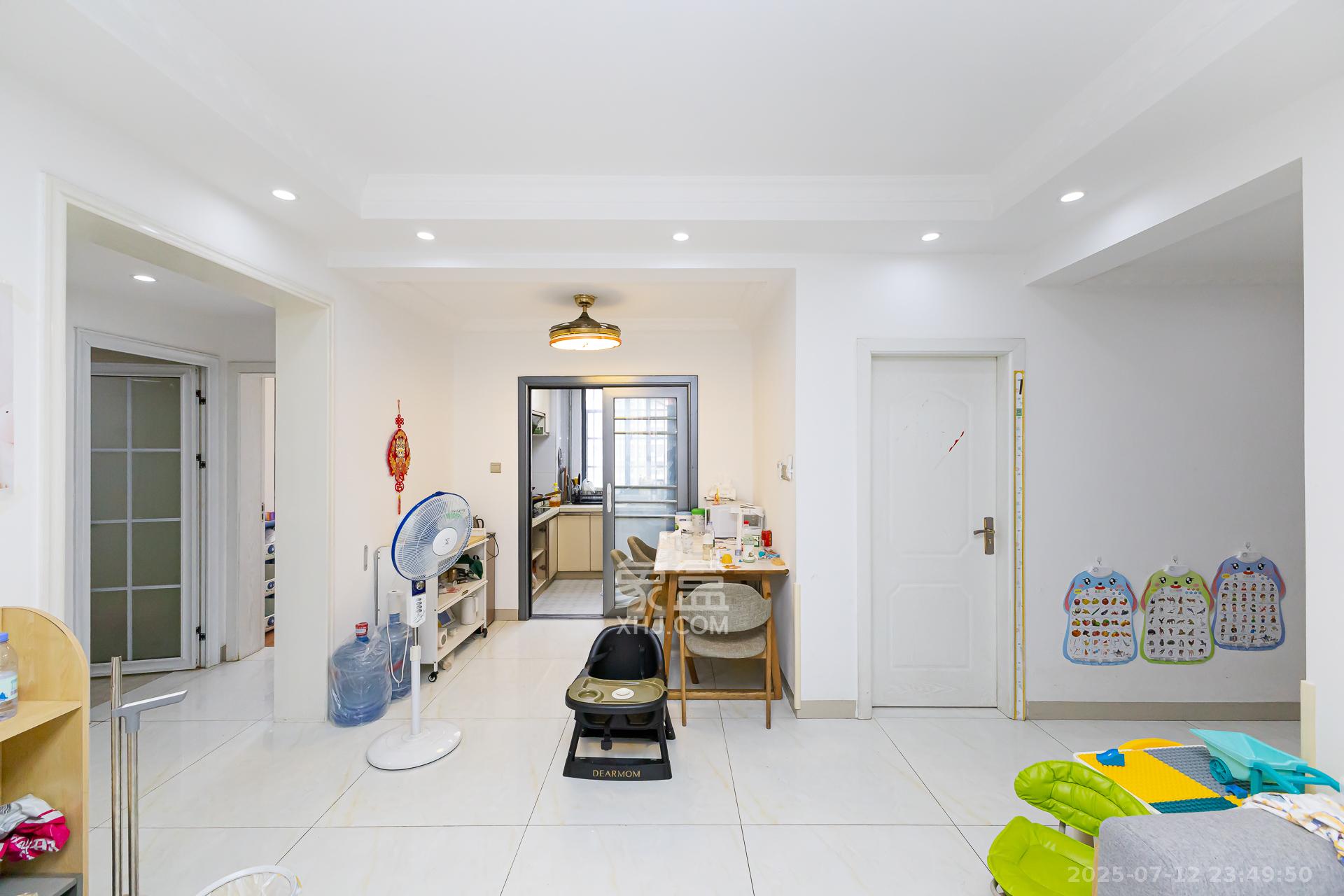 明发国际城  3室2厅2卫    88.8万 明发国际城  3室2厅2卫    88.8万客厅