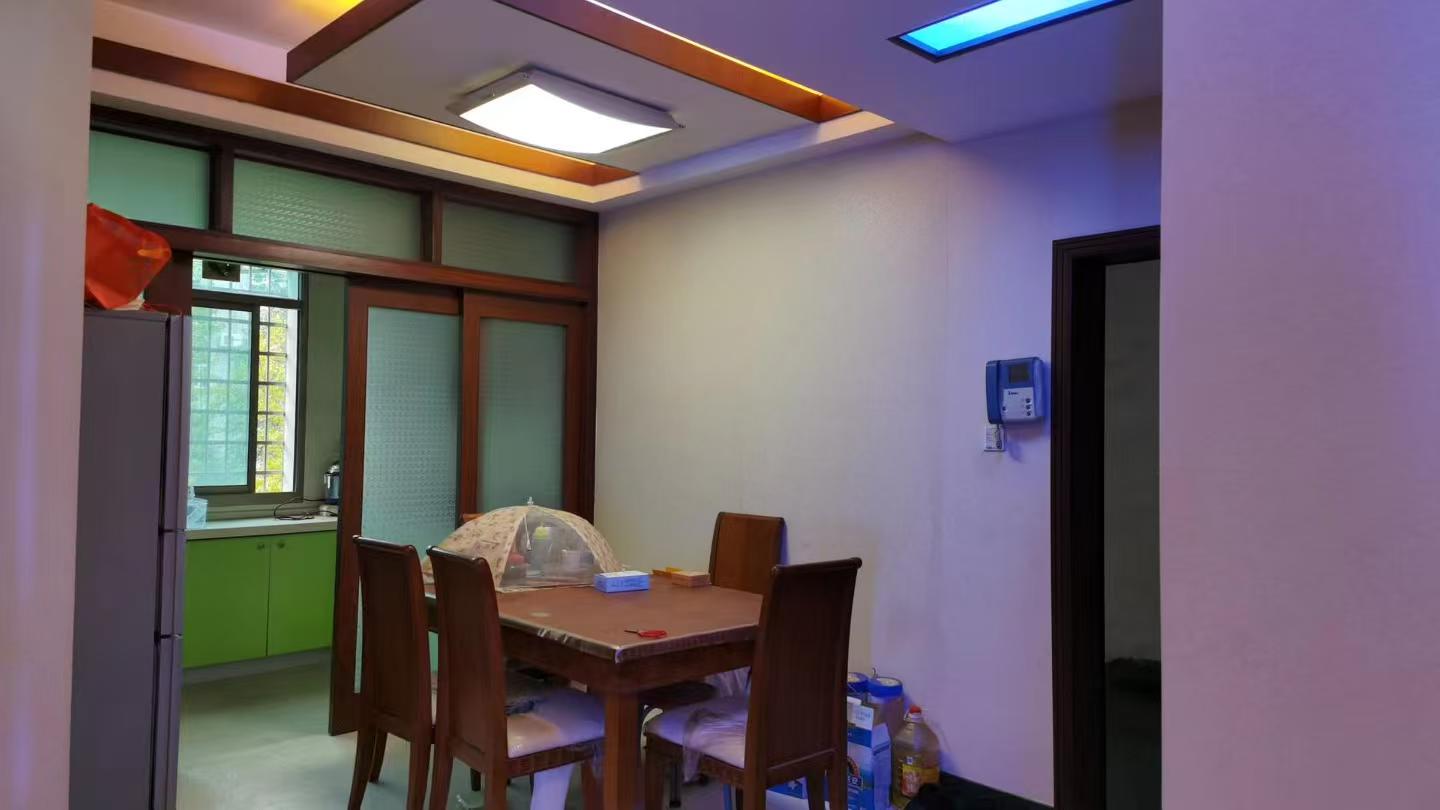 市中心血站(独栋) 4室2厅2卫 63.9万 市中心血站(独栋) 4室2厅2卫 63.9万客厅