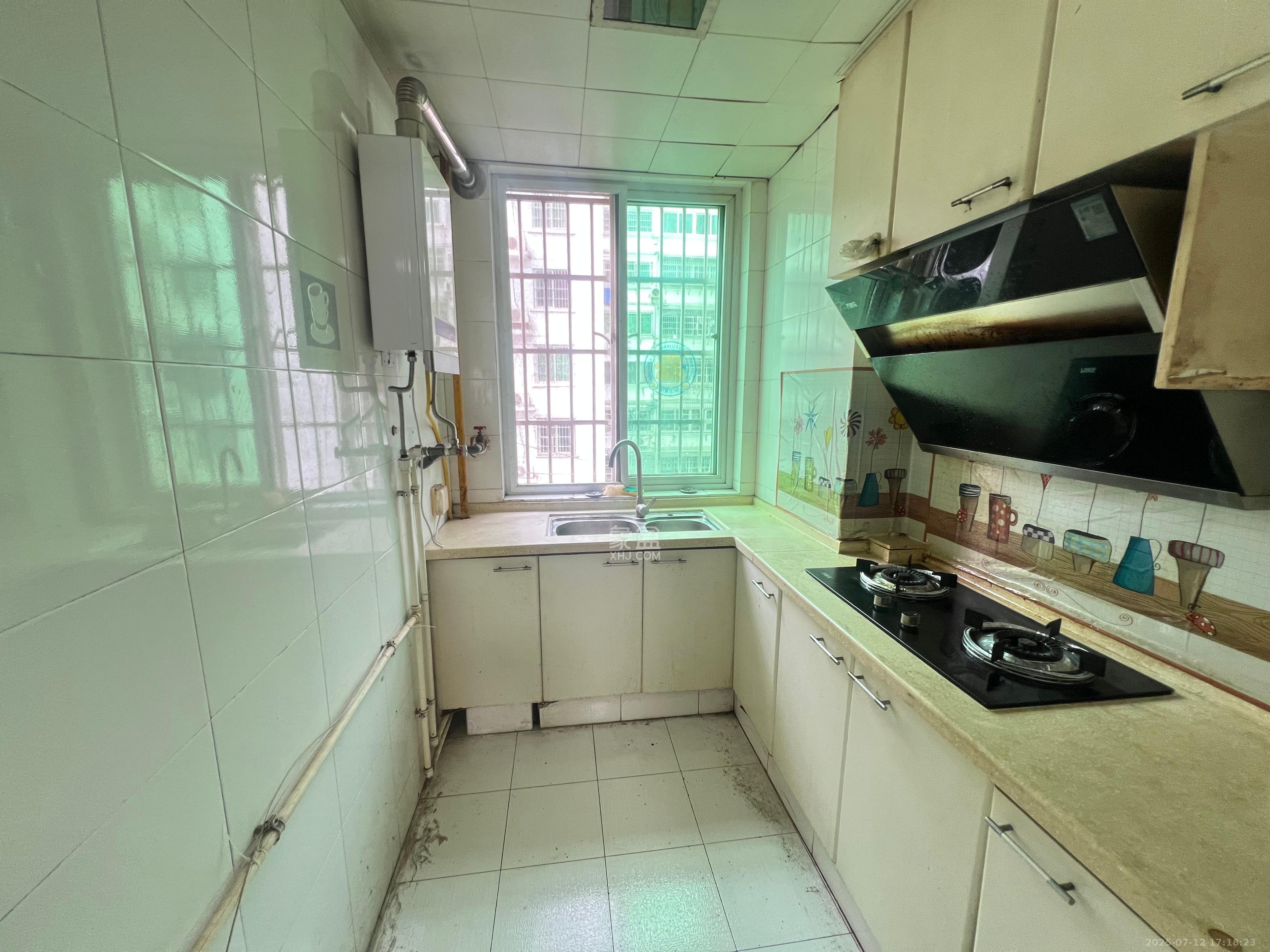 恩瑞麓山名园(龙王港小区) 3室2厅2卫 2400.0元/月 恩瑞麓山名园(龙王港小区) 3室2厅2卫 2400.0元/月室内图