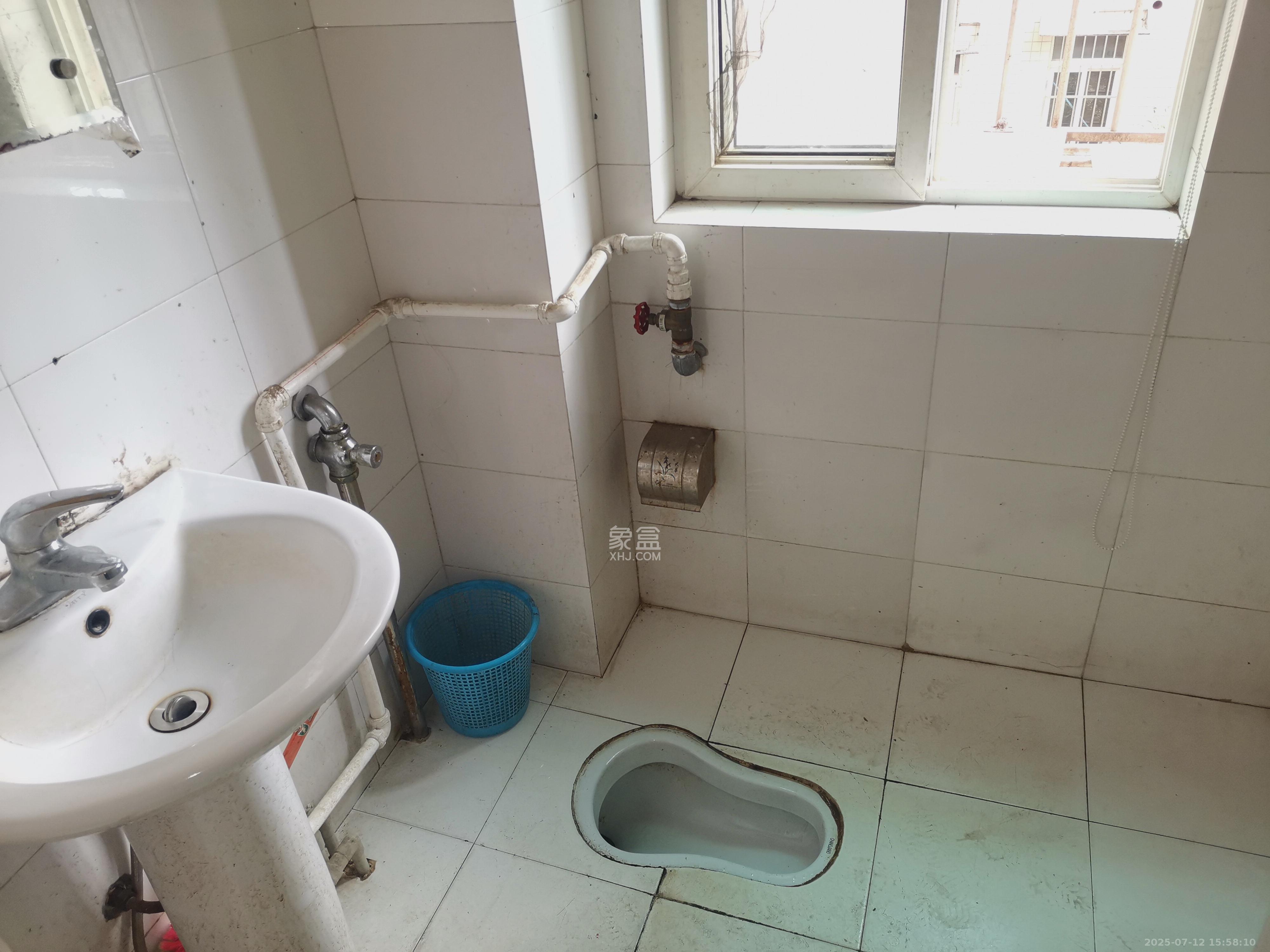 翡翠林居  3室2厅1卫   2200.00元/月室内图