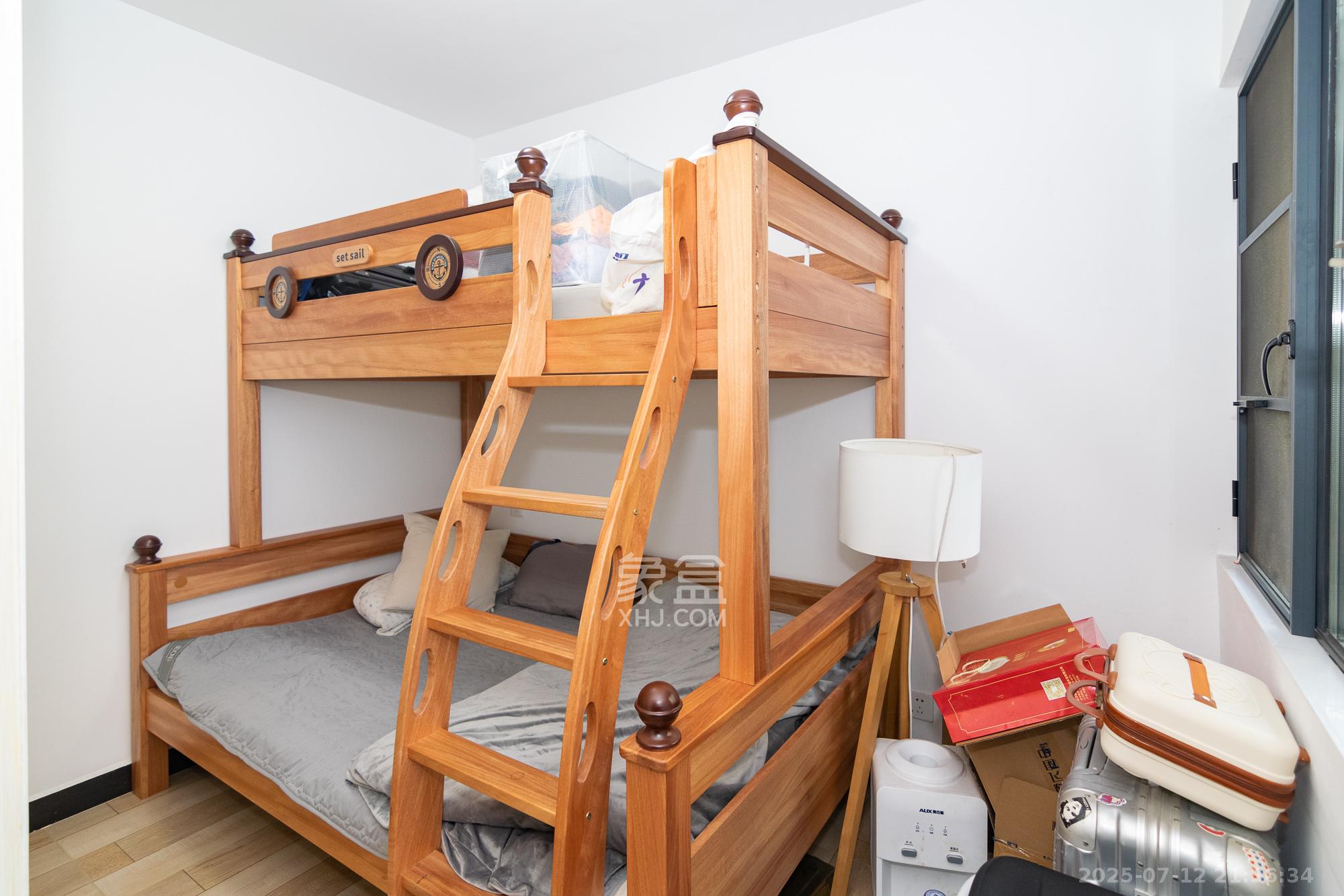 中粮鸿云  3室2厅2卫    69.8万 中粮鸿云  3室2厅2卫    69.8万卧室