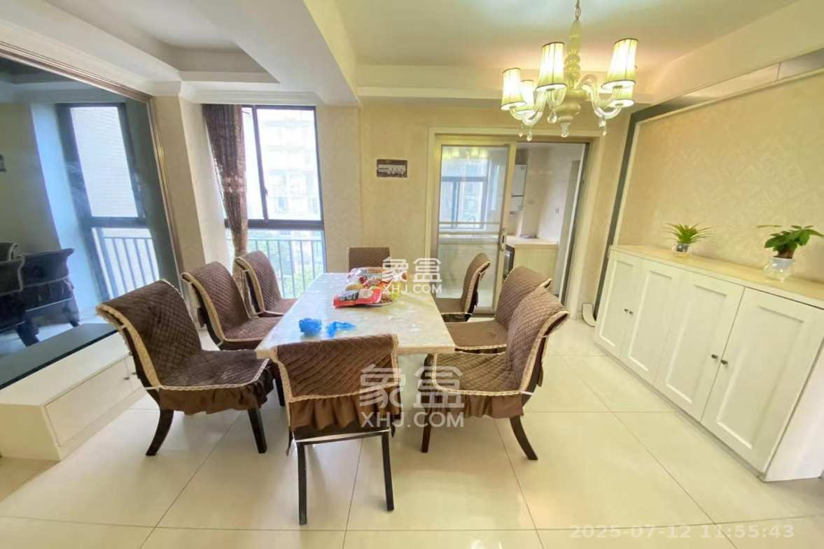 钱隆樽品(一、二、三期)  4室2厅2卫    3500.0元/月 钱隆樽品(一、二、三期)  4室2厅2卫    3500.0元/月室内图