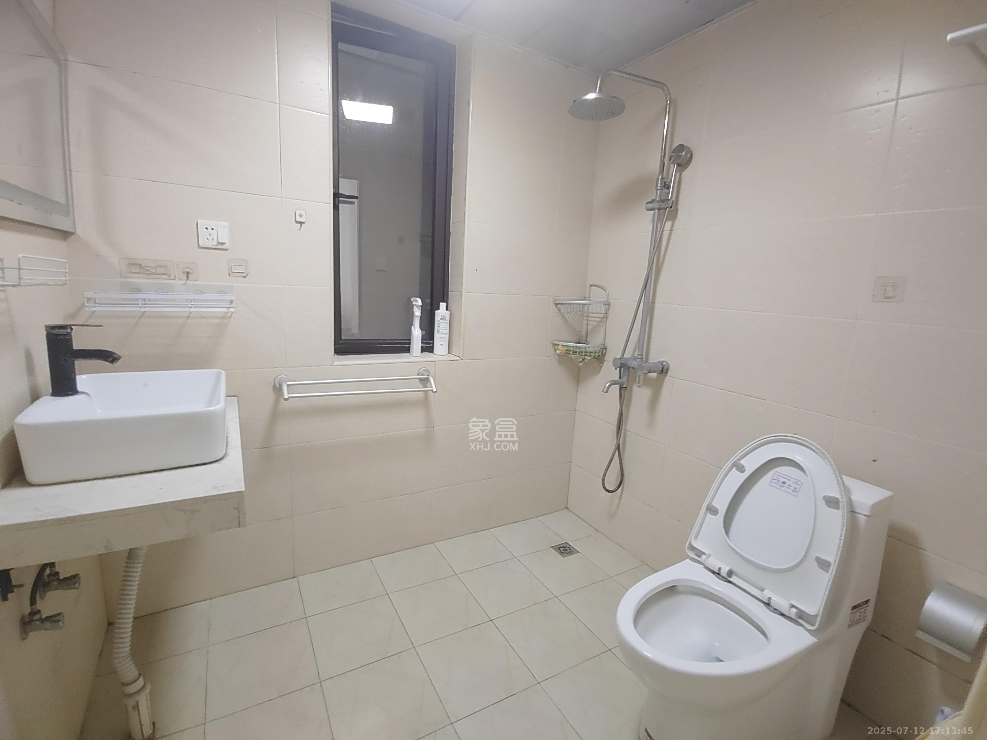 保利麓谷林语D区  2室2厅1卫   2300.00元/月室内图