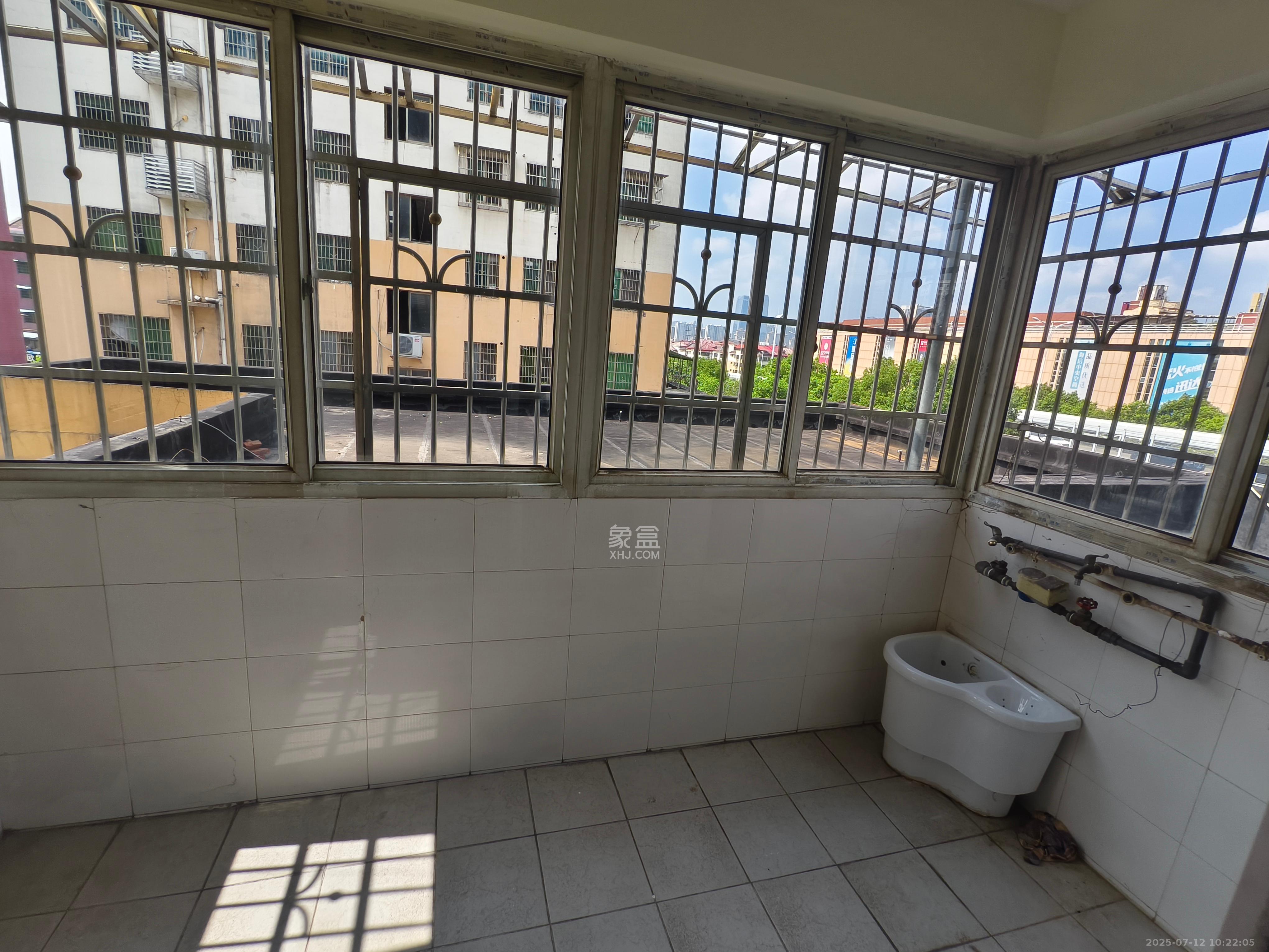 商学院和园 4室2厅2卫 2400.0元/月 商学院和园 4室2厅2卫 2400.0元/月室内图