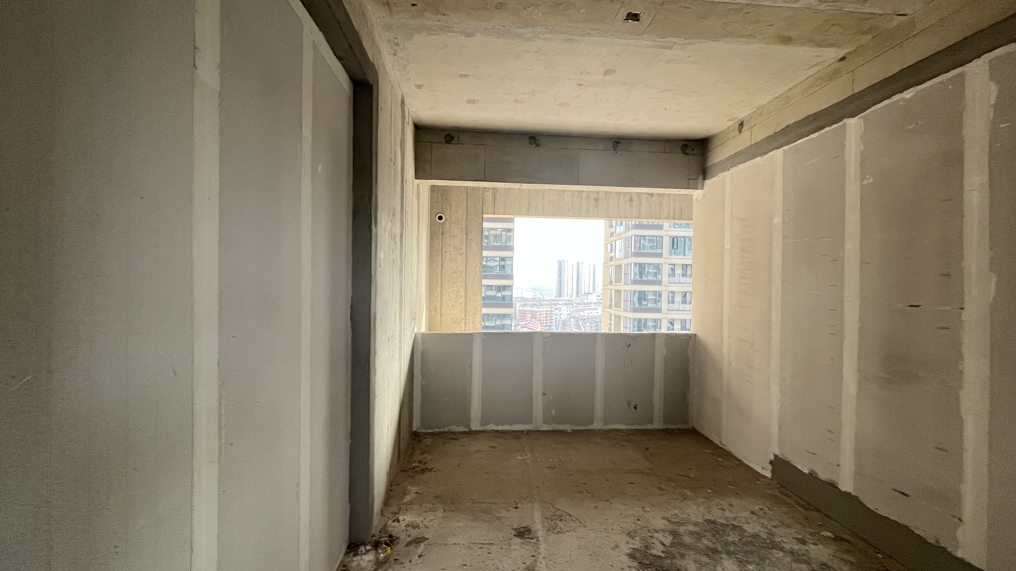 湘中府央玺 4室2厅2卫 84.8万 湘中府央玺 4室2厅2卫 84.8万室内图