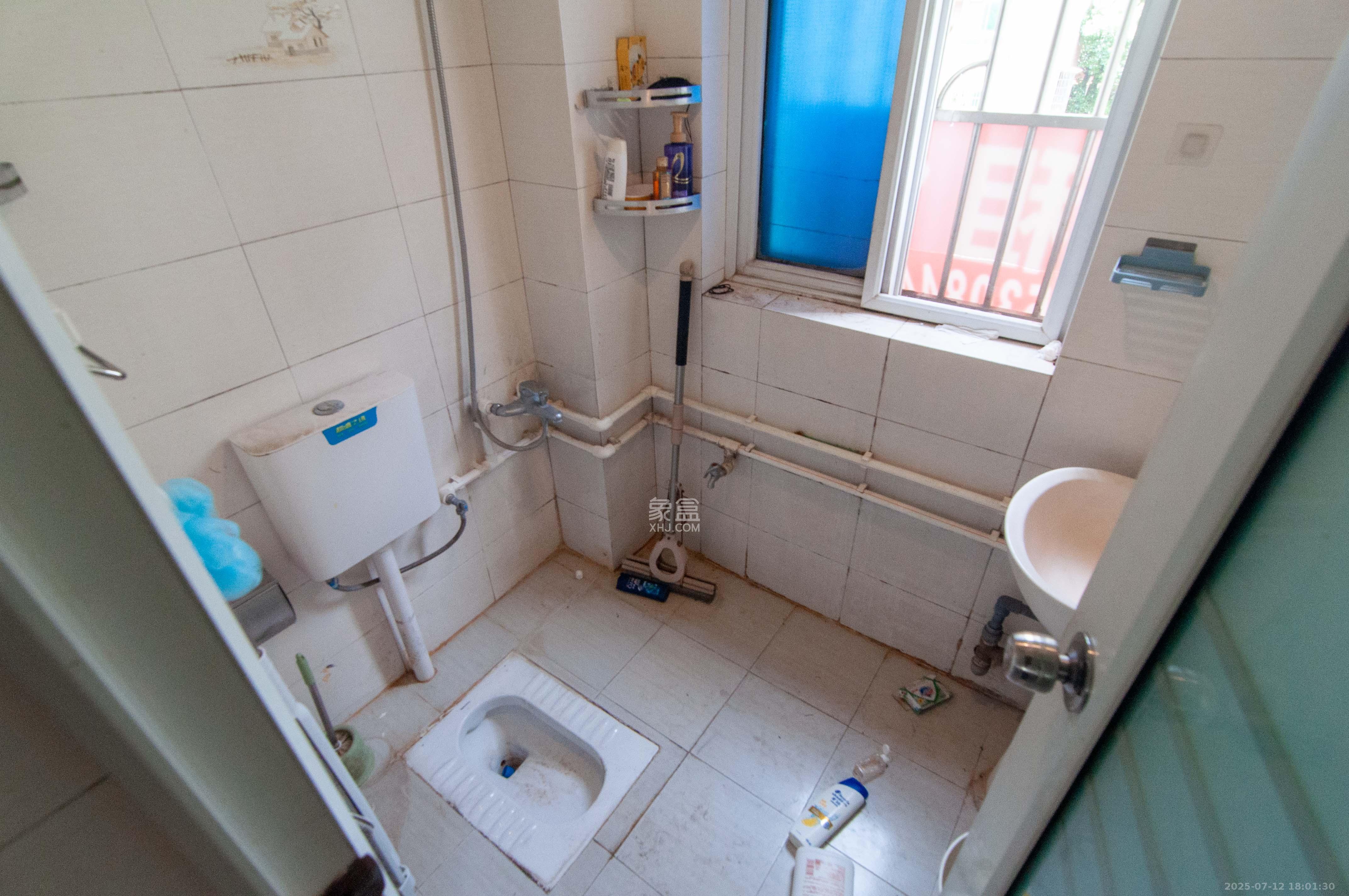 恩瑞麓山名园(龙王港小区) 3室2厅1卫 82.8万 恩瑞麓山名园(龙王港小区) 3室2厅1卫 82.8万卫生间