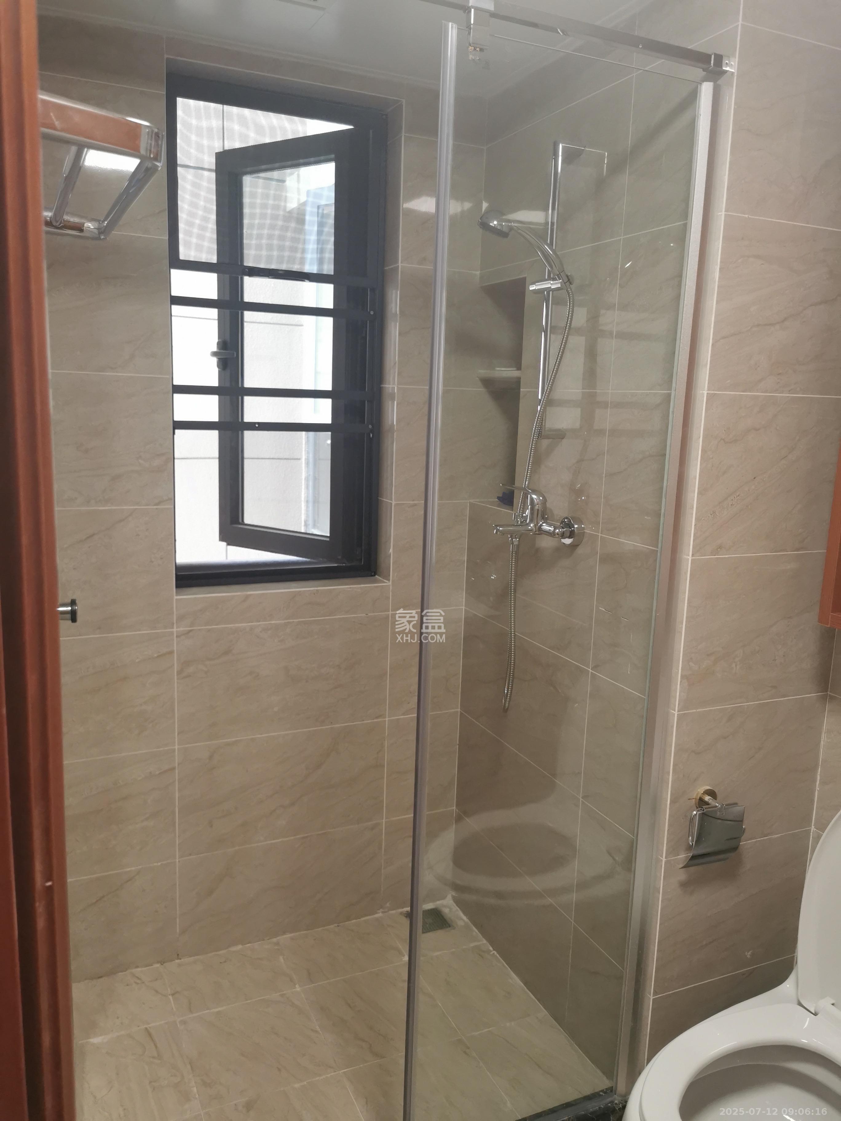 恒大御景半岛 2室2厅1卫 1400.0元/月 恒大御景半岛 2室2厅1卫 1400.0元/月室内图