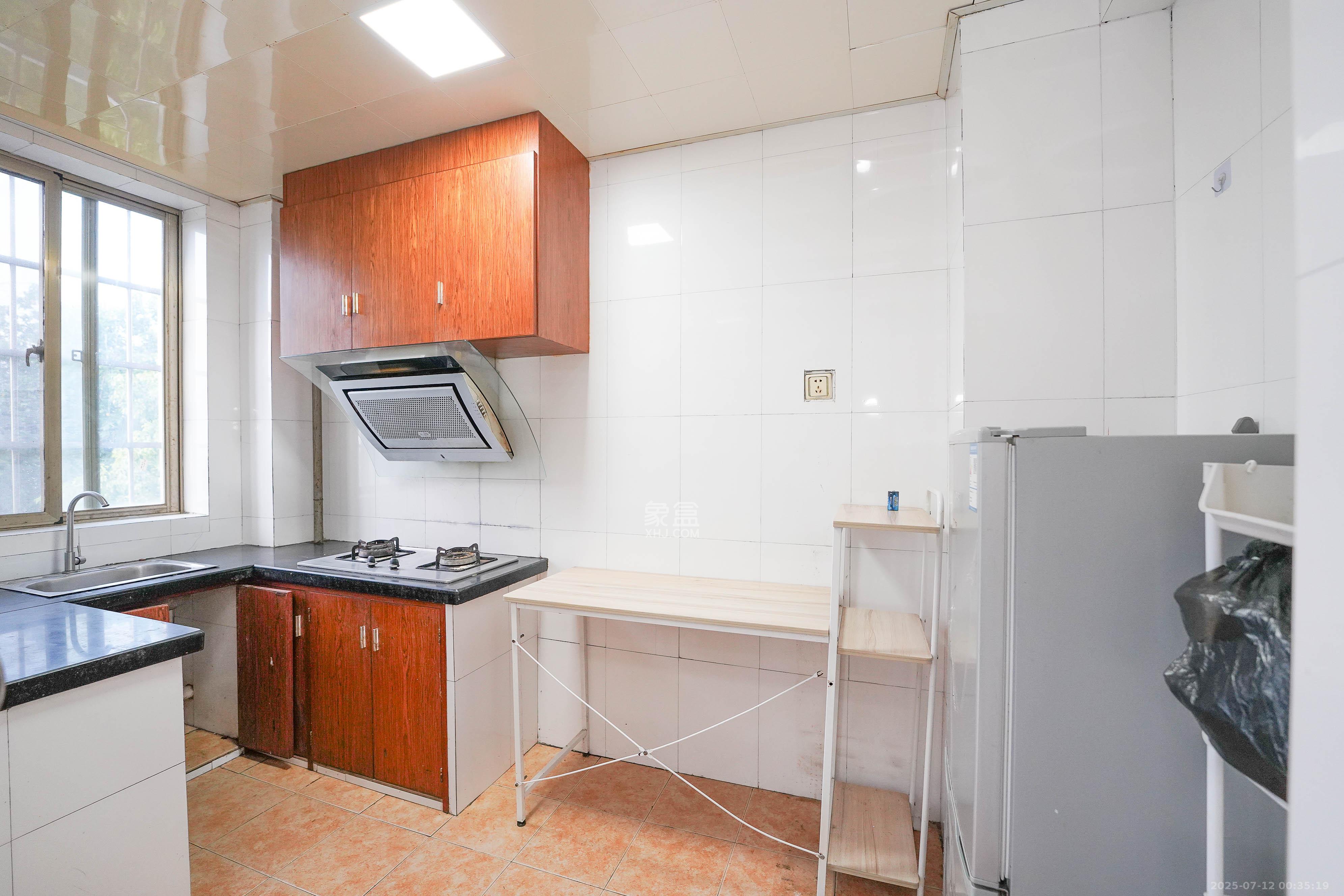 南郡明珠 1室1厅1卫 20.0万 南郡明珠 1室1厅1卫 20.0万厨房