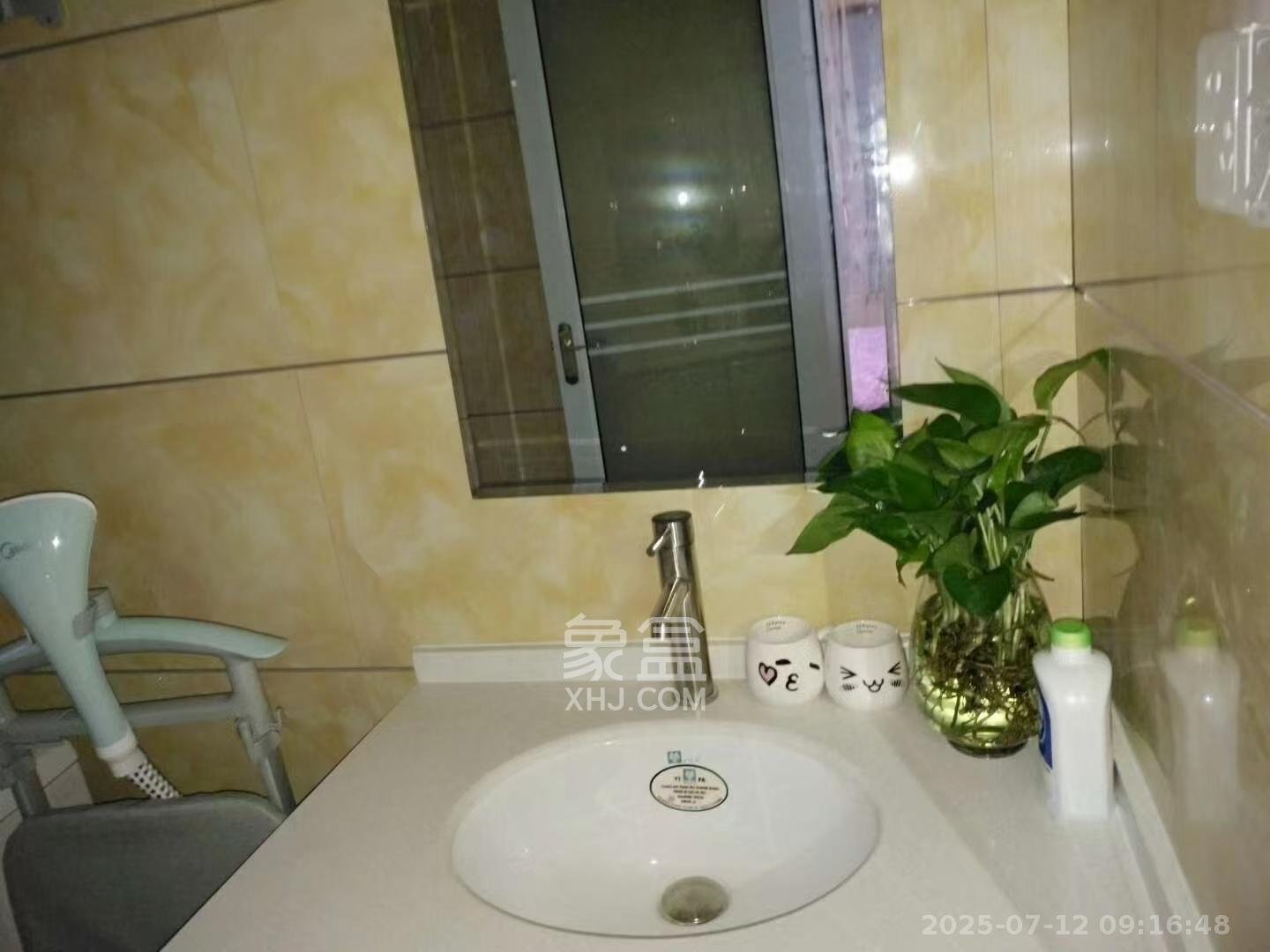 邦盛水岸御园  3室2厅2卫   2100.00元/月室内图