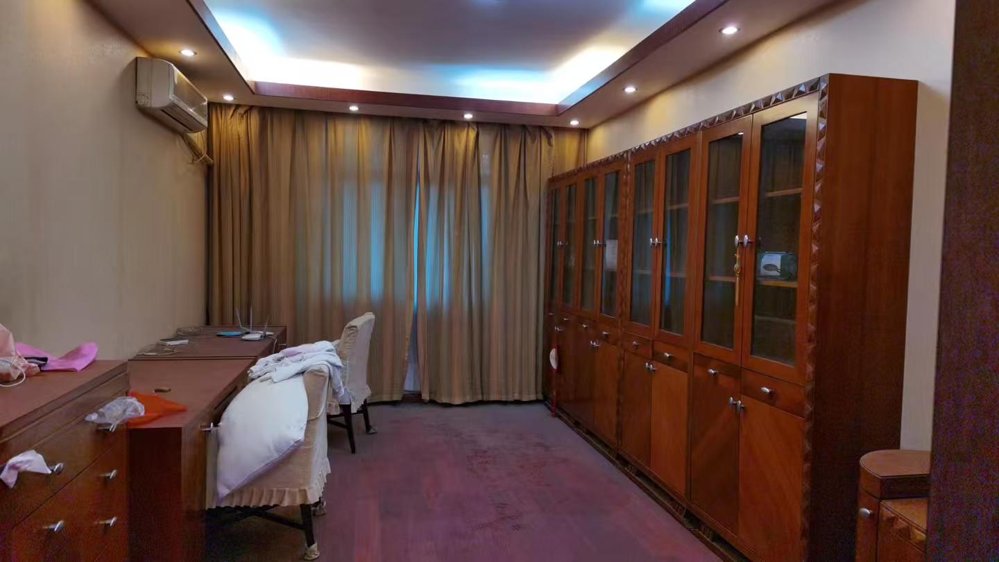 市中心血站(独栋) 4室2厅2卫 63.9万 市中心血站(独栋) 4室2厅2卫 63.9万客厅