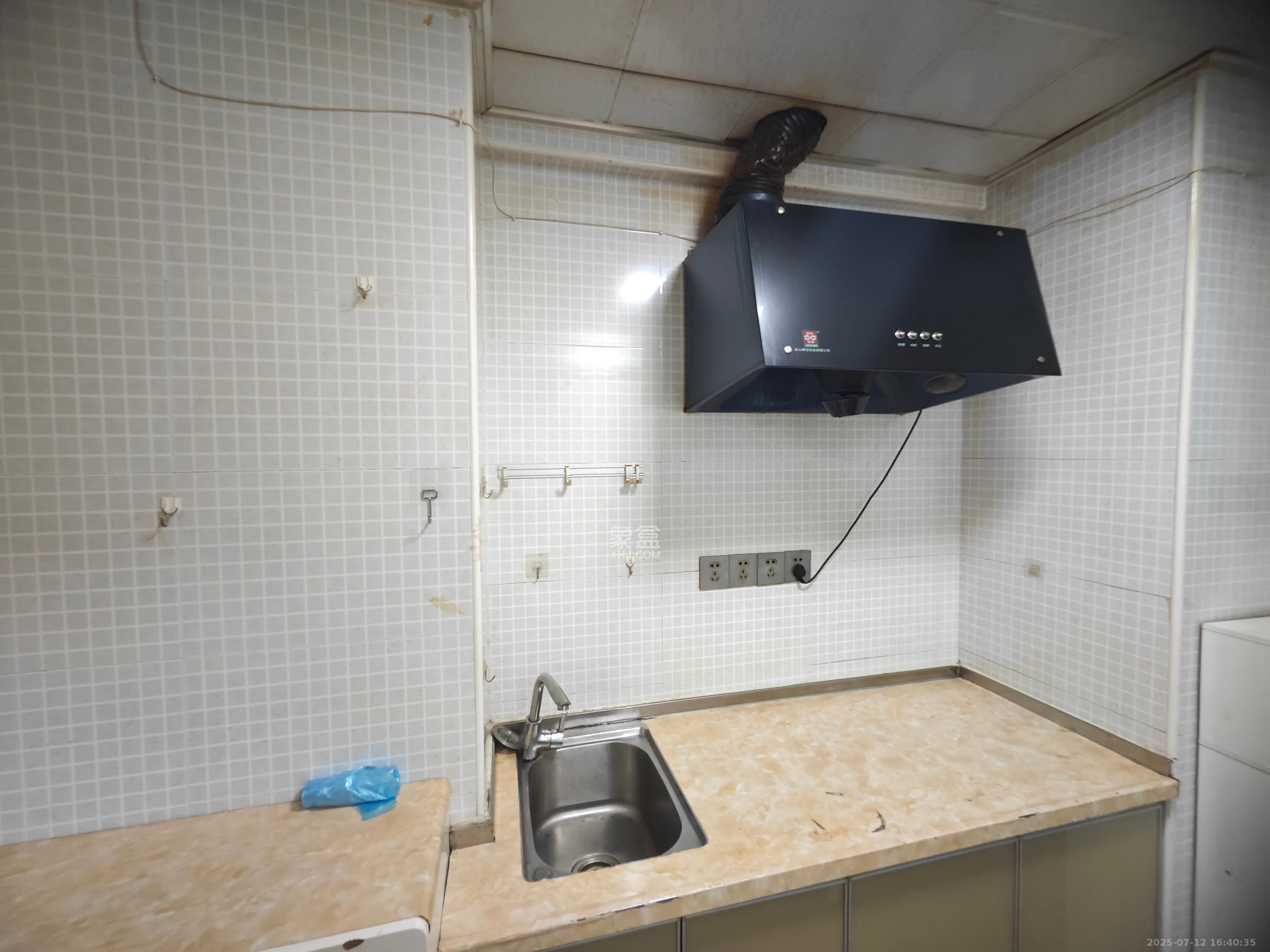 摩天一号 1室1厅1卫 1700.0元/月 摩天一号 1室1厅1卫 1700.0元/月室内图