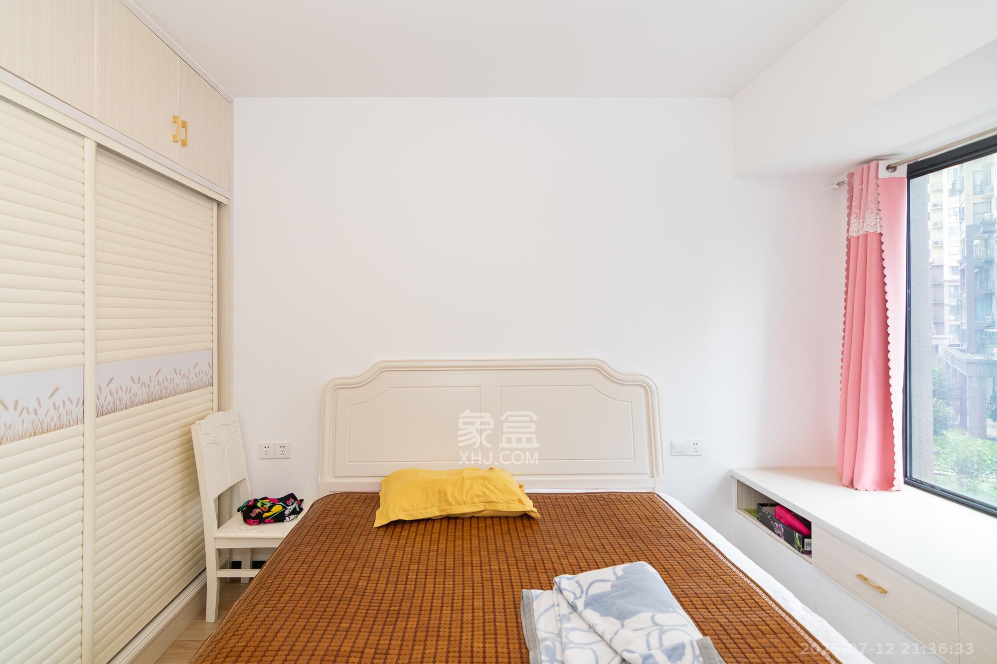 中粮鸿云  3室2厅2卫    69.8万 中粮鸿云  3室2厅2卫    69.8万卧室