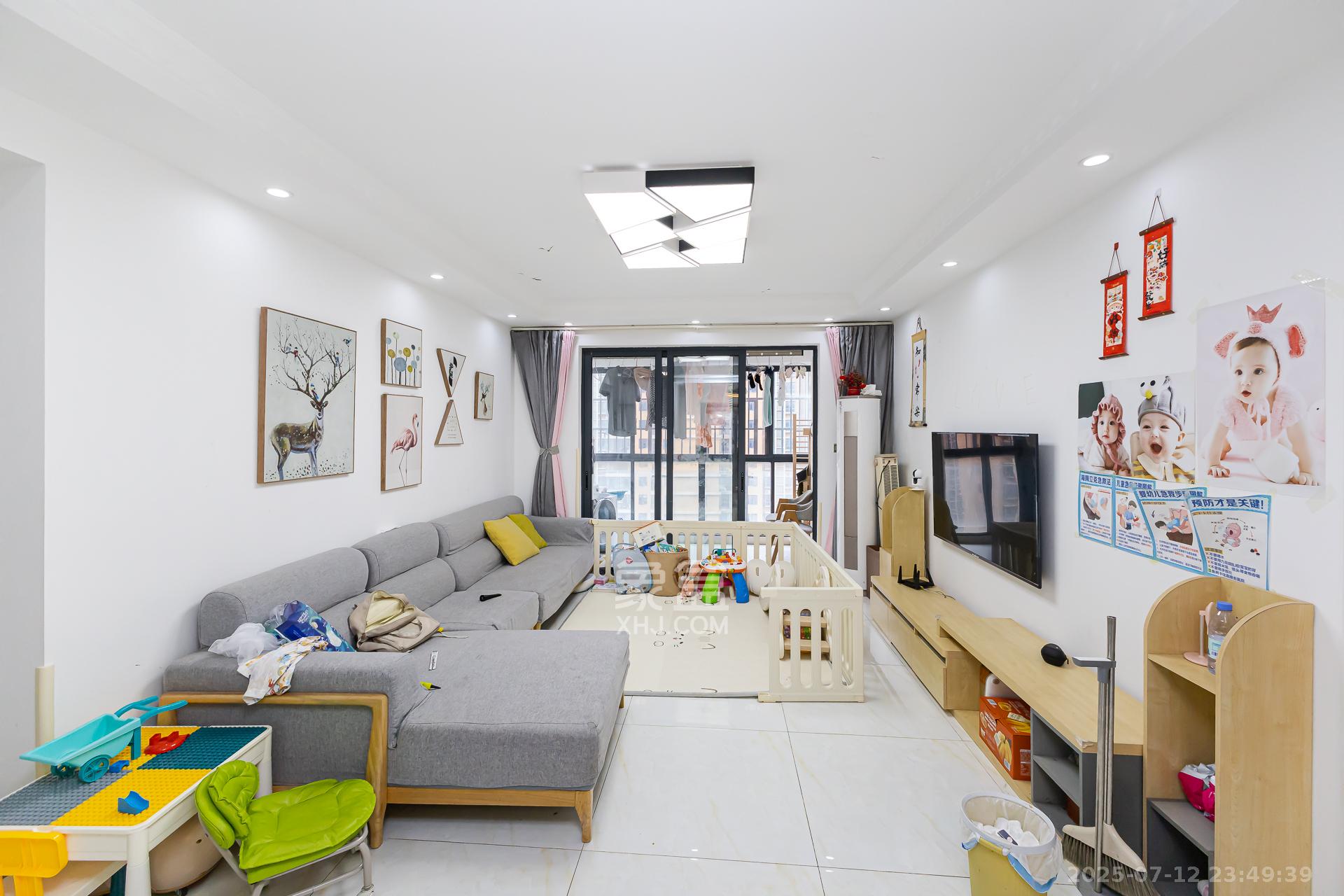 明发国际城  3室2厅2卫    88.8万 明发国际城  3室2厅2卫    88.8万客厅