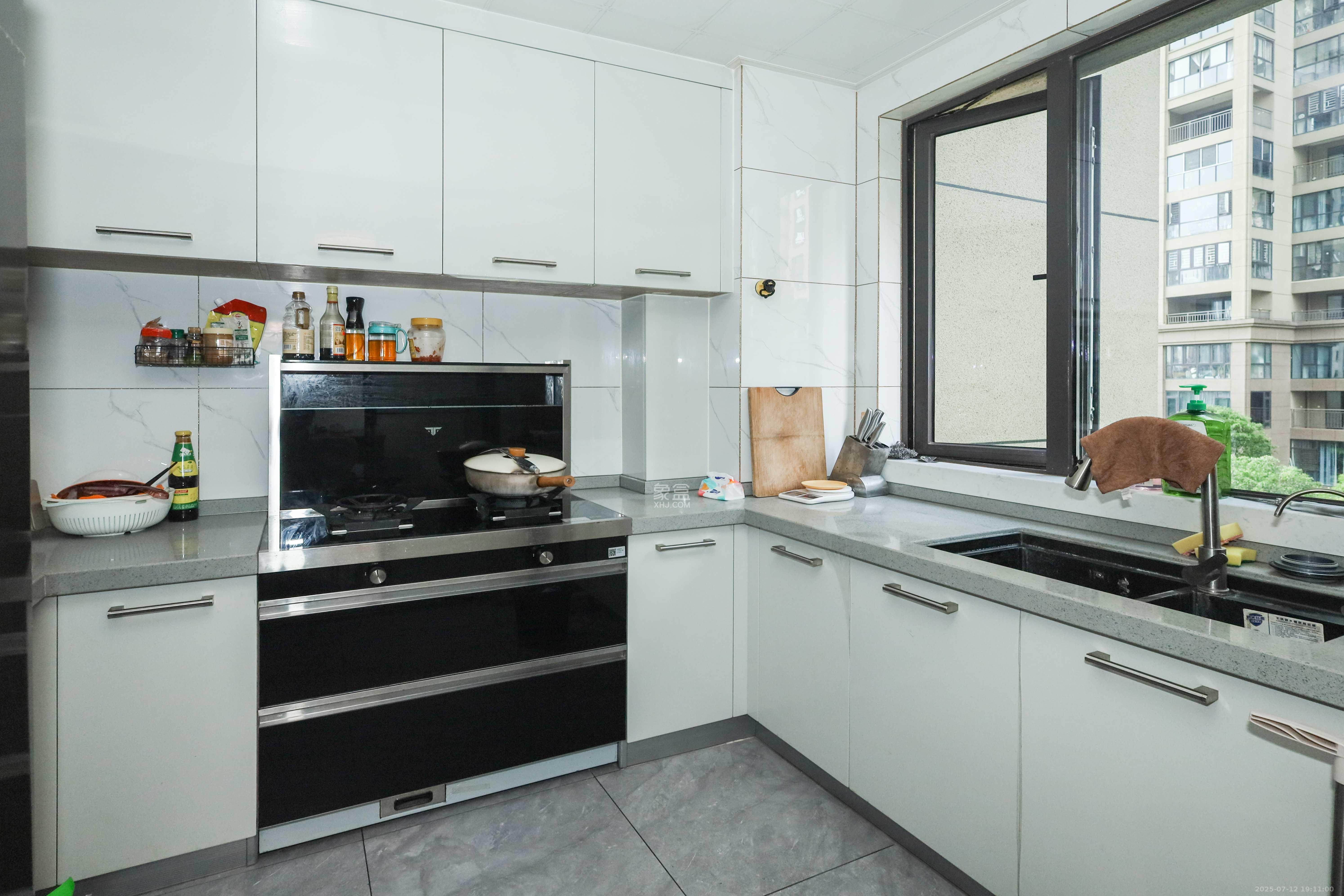 通号岭绣苑 4室2厅2卫 113.0万 通号岭绣苑 4室2厅2卫 113.0万厨房