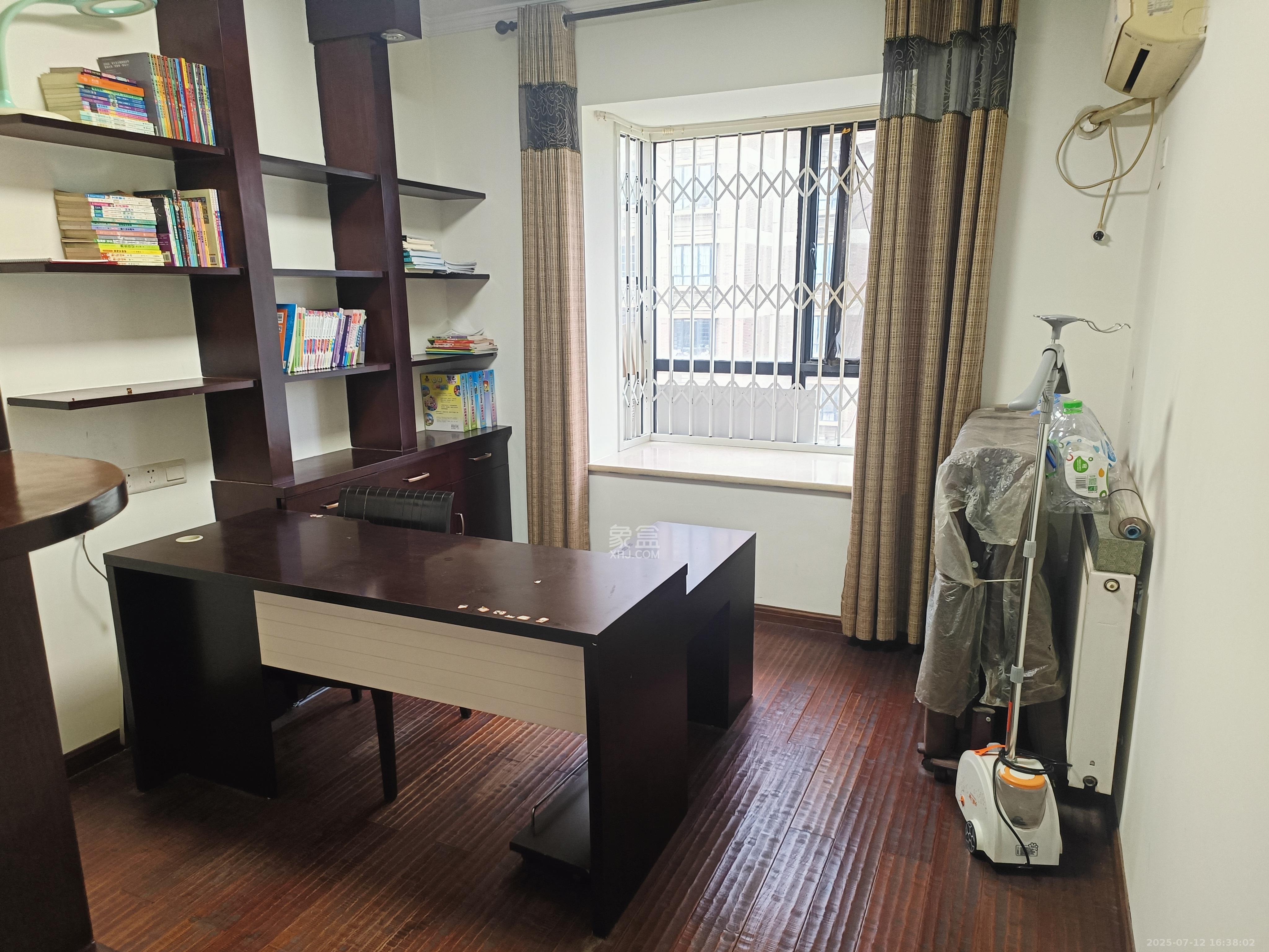 三江花中城 4室2厅1卫 3500.0元/月 三江花中城 4室2厅1卫 3500.0元/月室内图