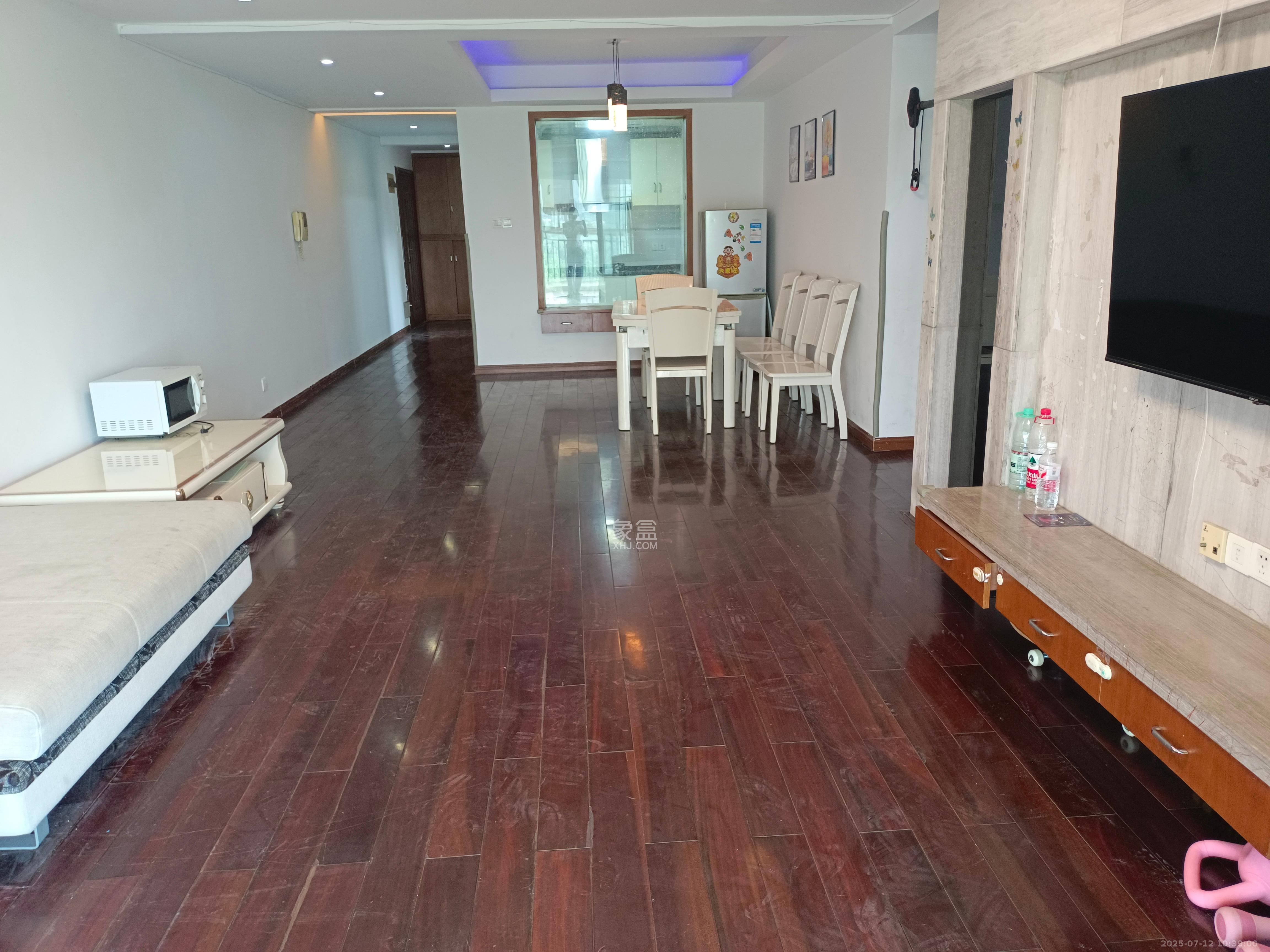 西湖丽景  3室2厅2卫   2900.00元/月室内图
