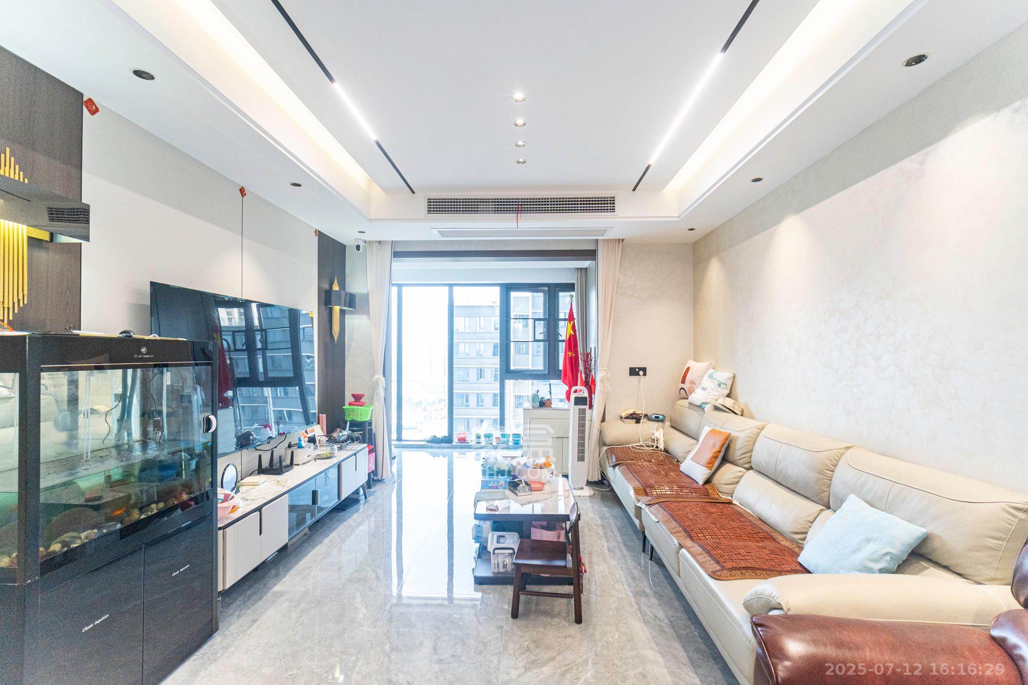 绿城美的明月江南  4室2厅2卫    155.0万 绿城美的明月江南  4室2厅2卫    155.0万客厅