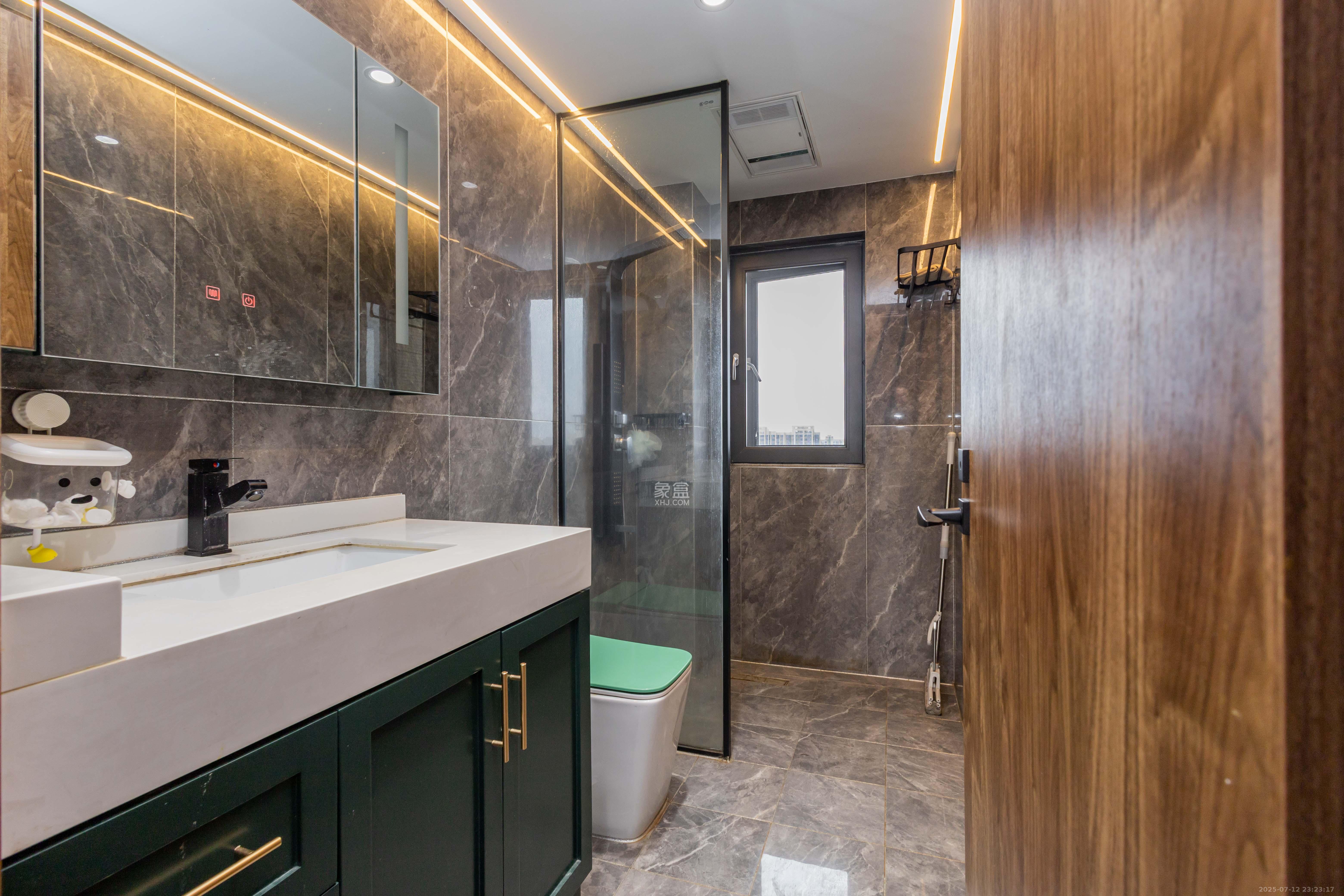 中交中央公园D4区 3室2厅2卫 118.0万 中交中央公园D4区 3室2厅2卫 118.0万卫生间