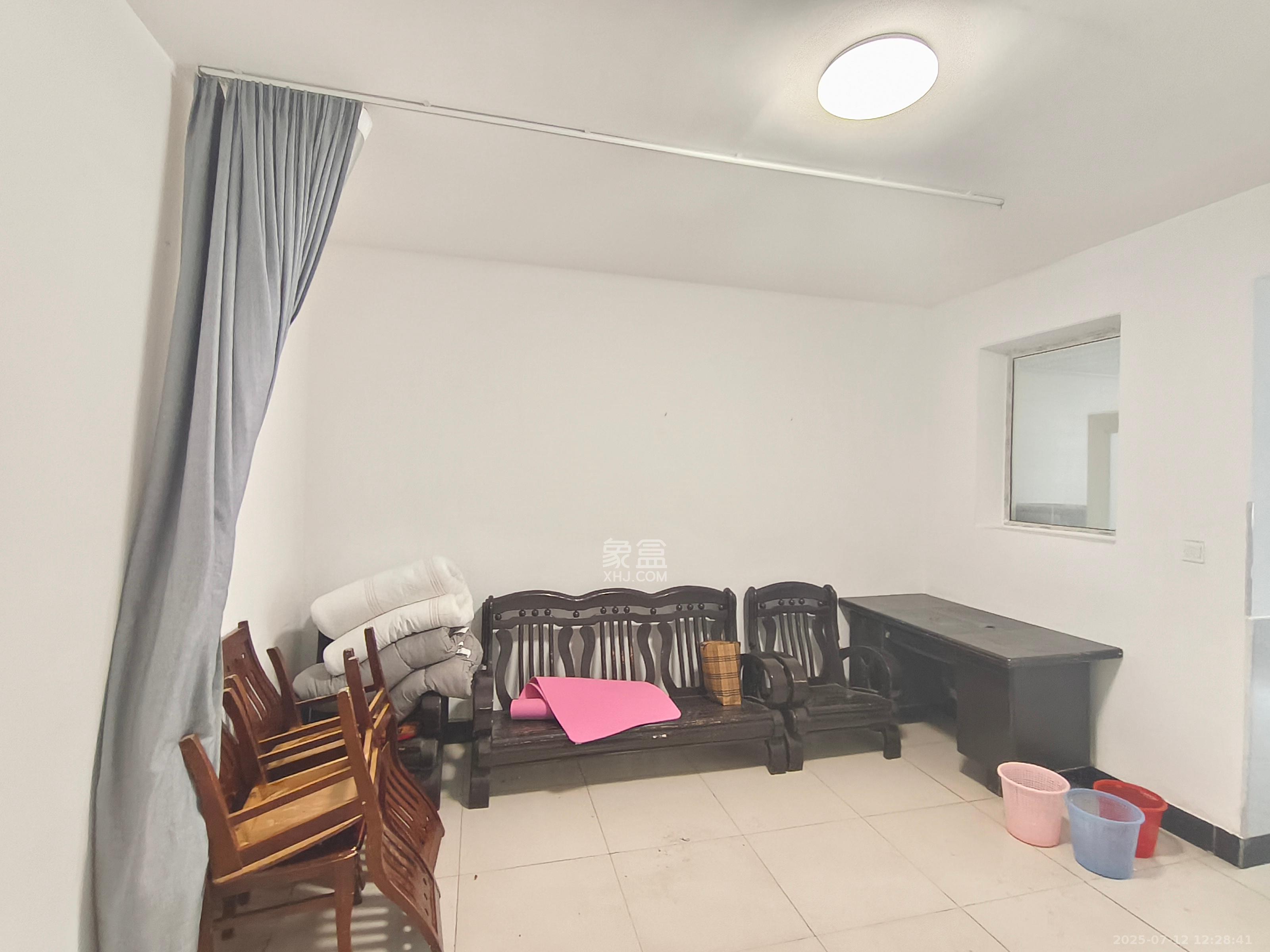 岳北社区 3室2厅2卫 2200.0元/月 岳北社区 3室2厅2卫 2200.0元/月室内图