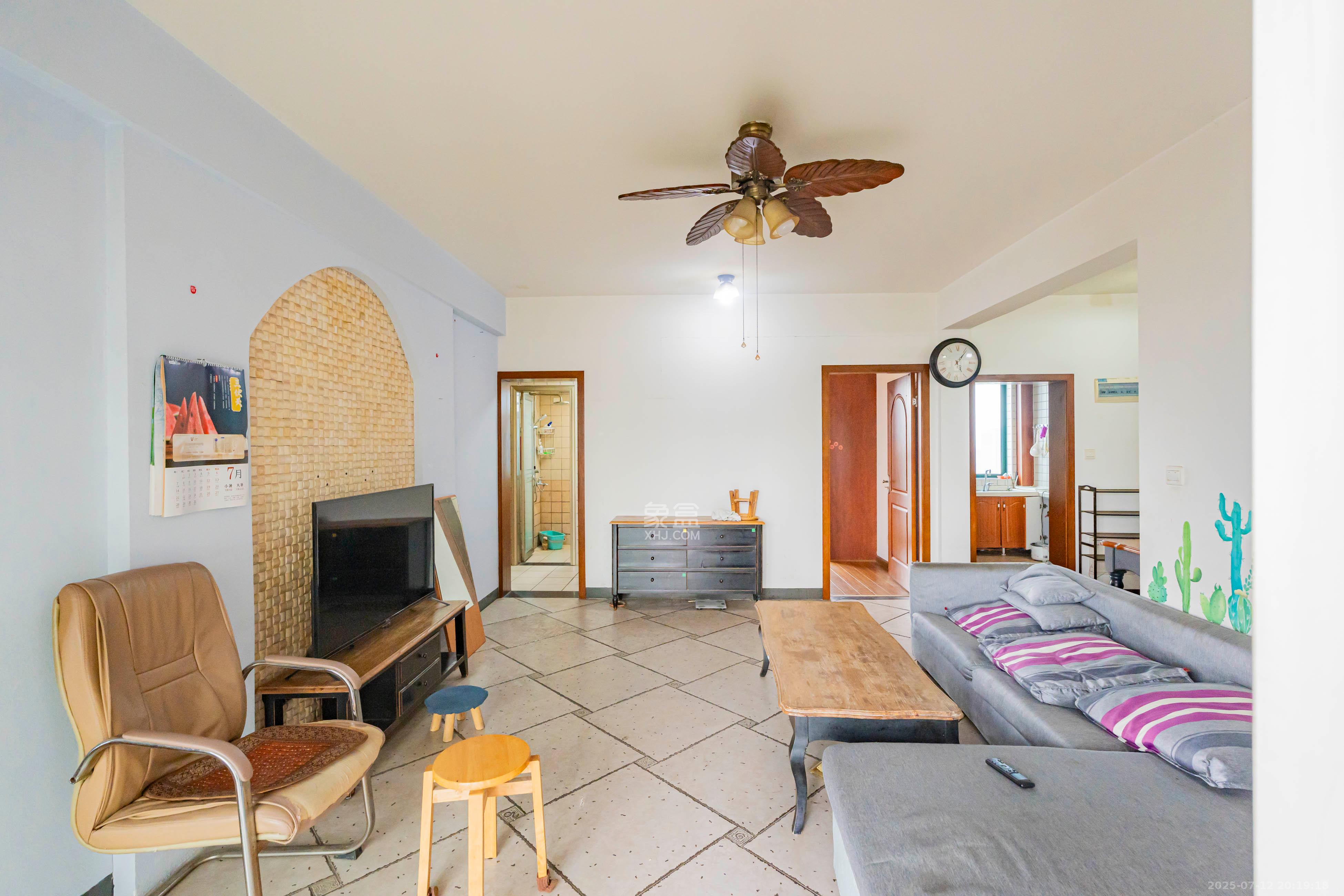 才子佳苑一期/二期 3室2厅2卫 70.0万 才子佳苑一期/二期 3室2厅2卫 70.0万客厅