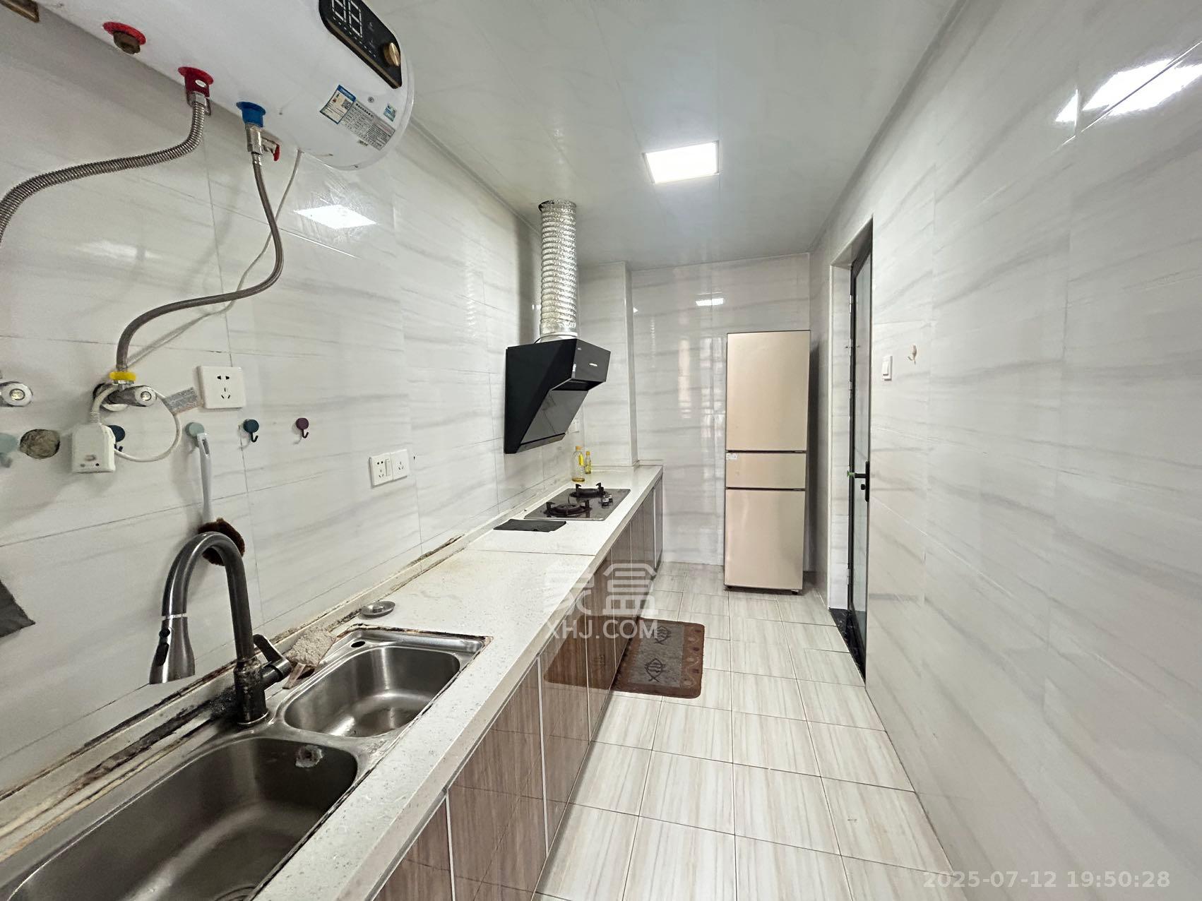 怡海星城  3室2厅2卫    2500.0元/月室内图