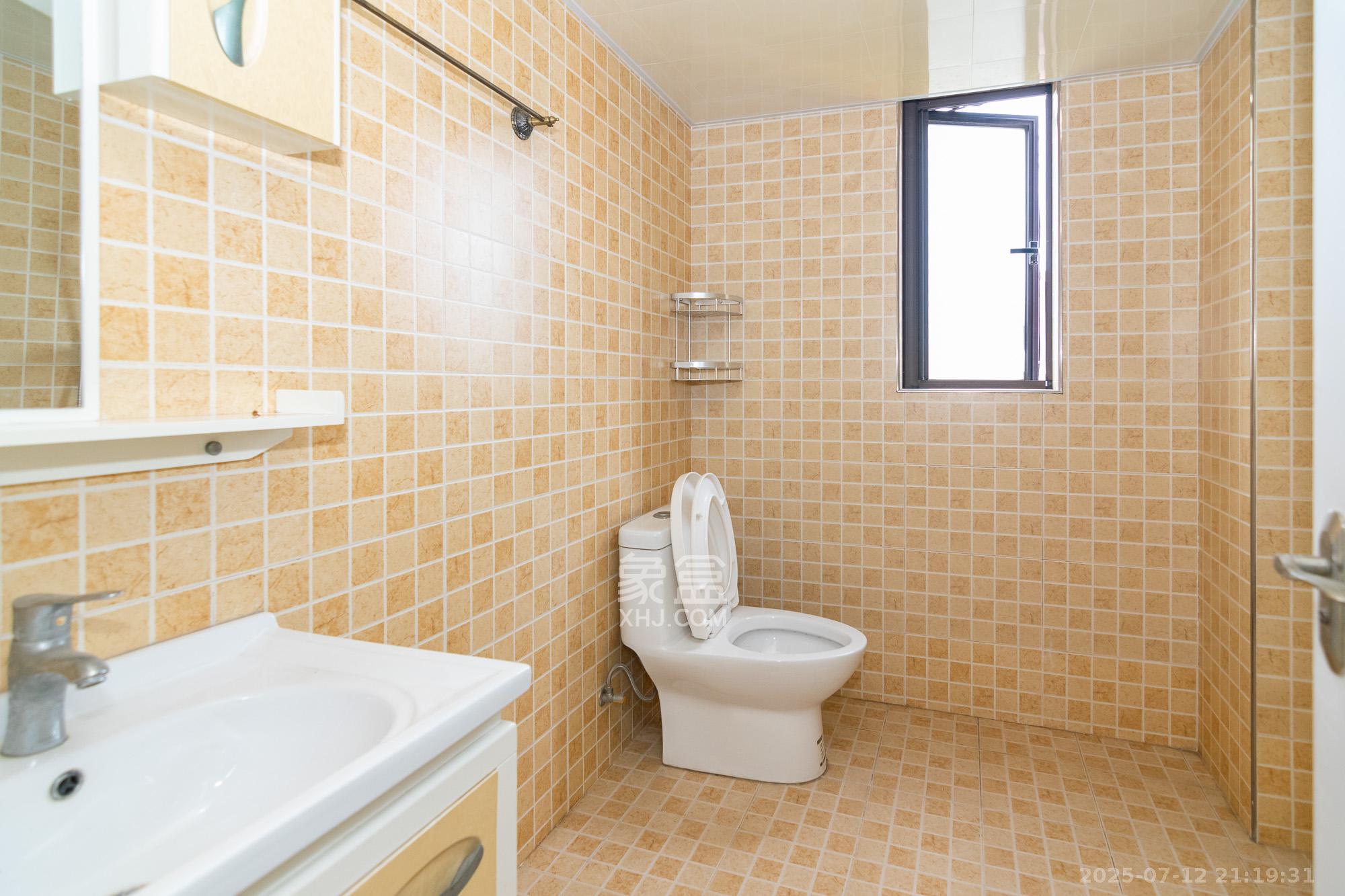 新城国际花都 3室2厅2卫 92.0万 新城国际花都 3室2厅2卫 92.0万卫生间