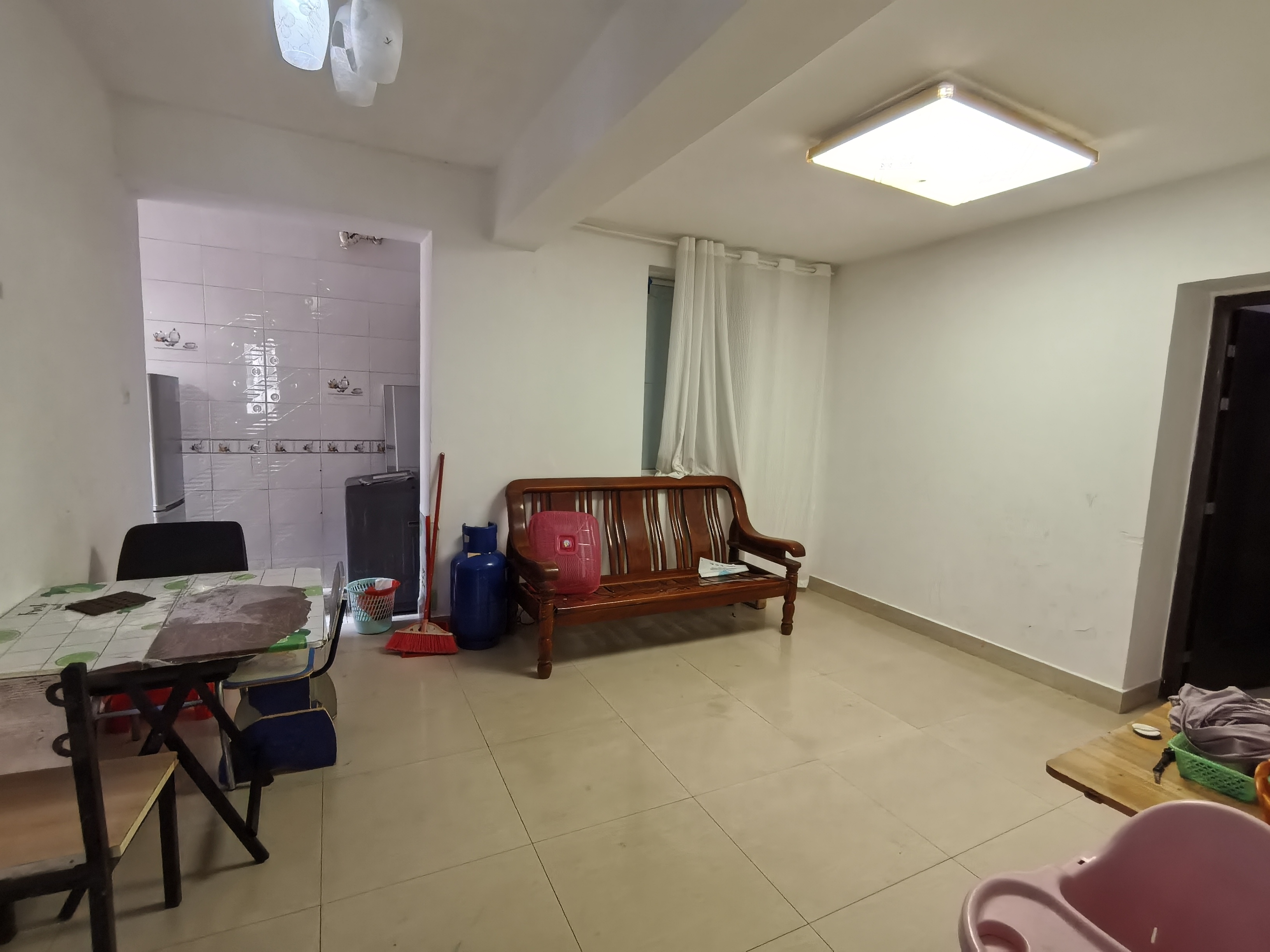 国托公寓 3室2厅1卫 2000.0元/月 国托公寓 3室2厅1卫 2000.0元/月室内图