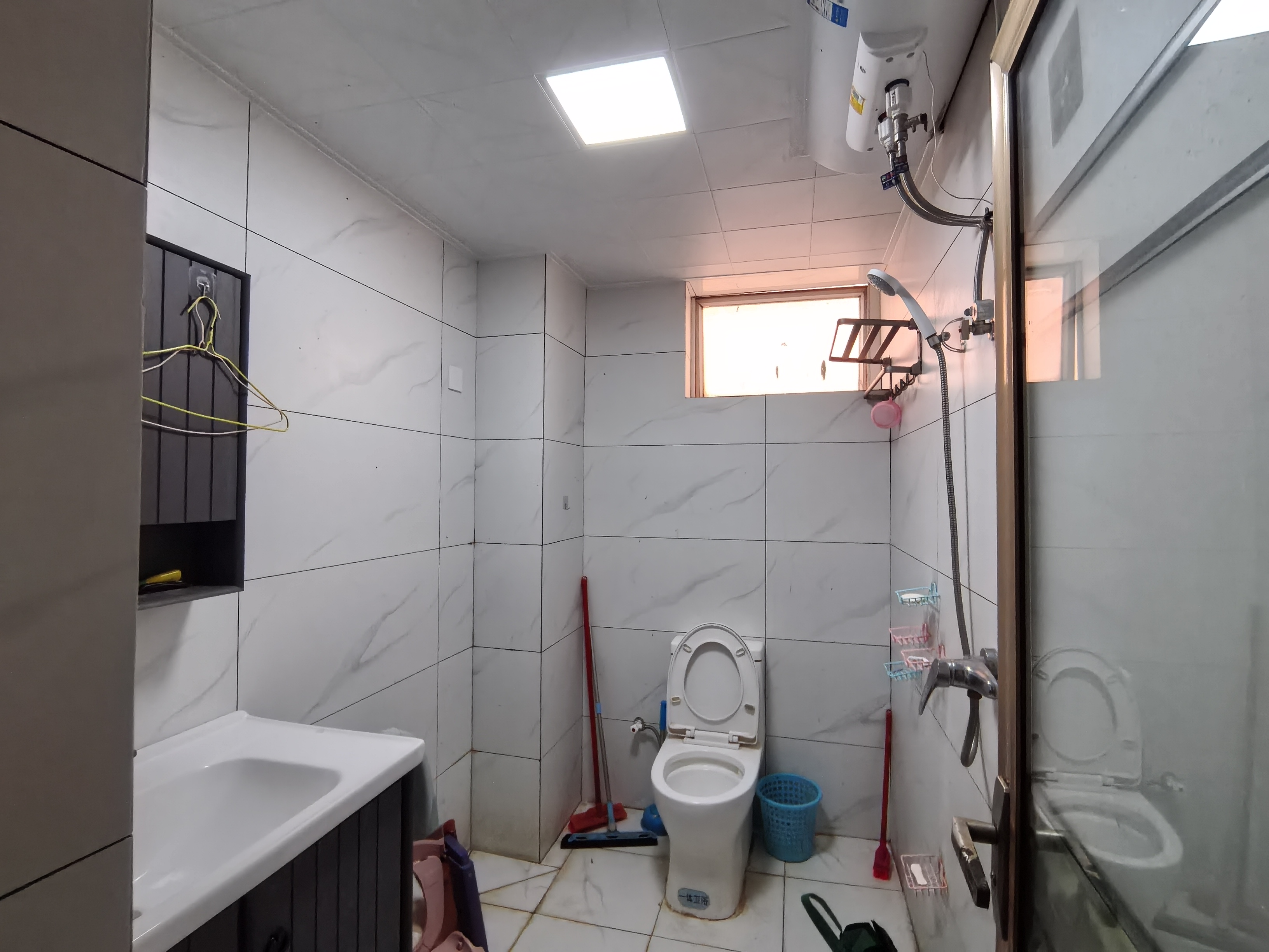 国托公寓 3室2厅1卫 2000.0元/月 国托公寓 3室2厅1卫 2000.0元/月室内图