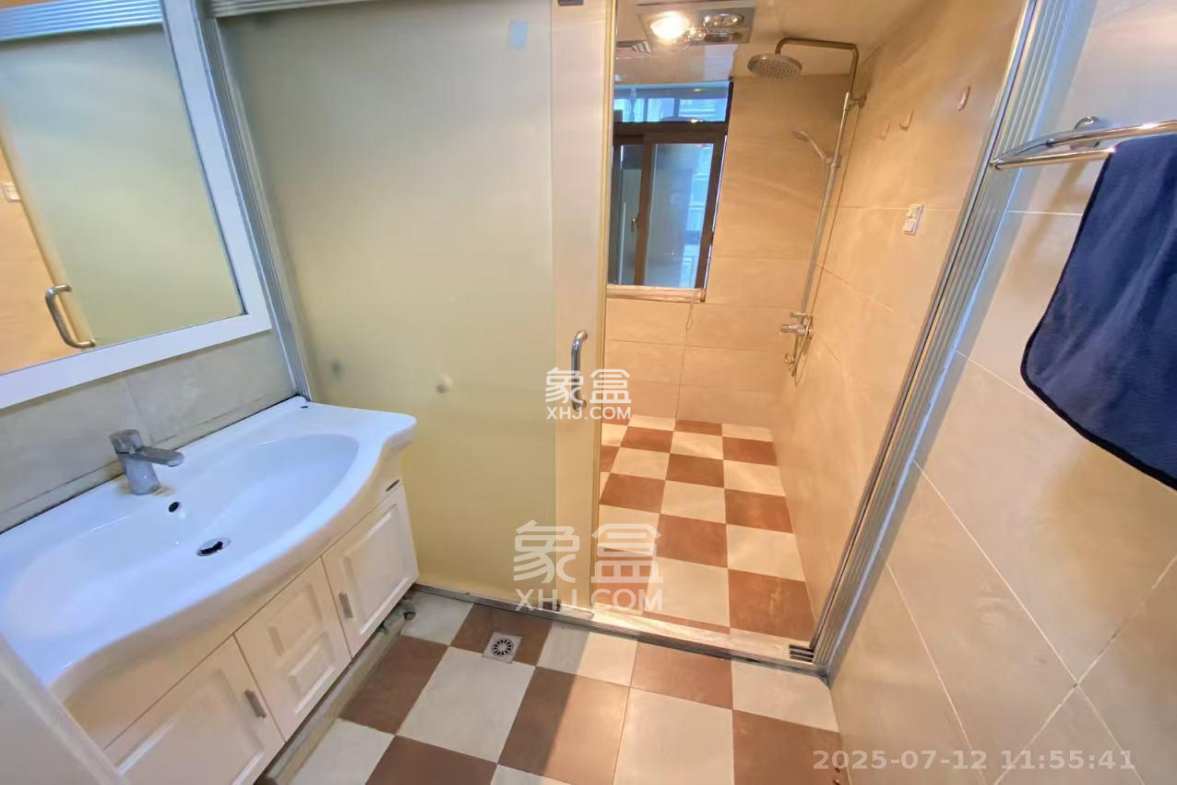 钱隆樽品(一、二、三期)  4室2厅2卫    3500.0元/月 钱隆樽品(一、二、三期)  4室2厅2卫    3500.0元/月室内图