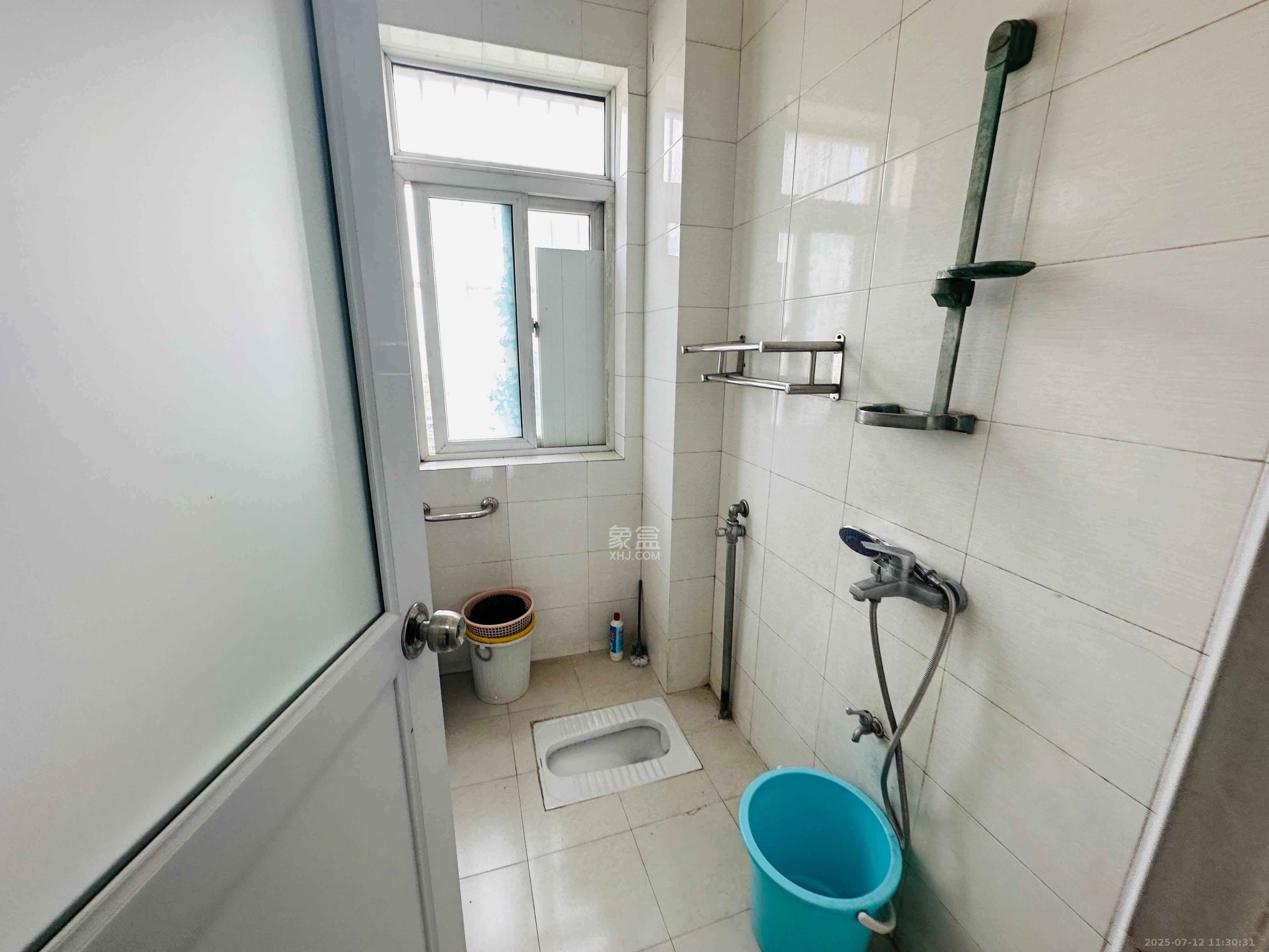 一品东庭  1室2厅1卫    2400.0元/月 一品东庭  1室2厅1卫    2400.0元/月室内图