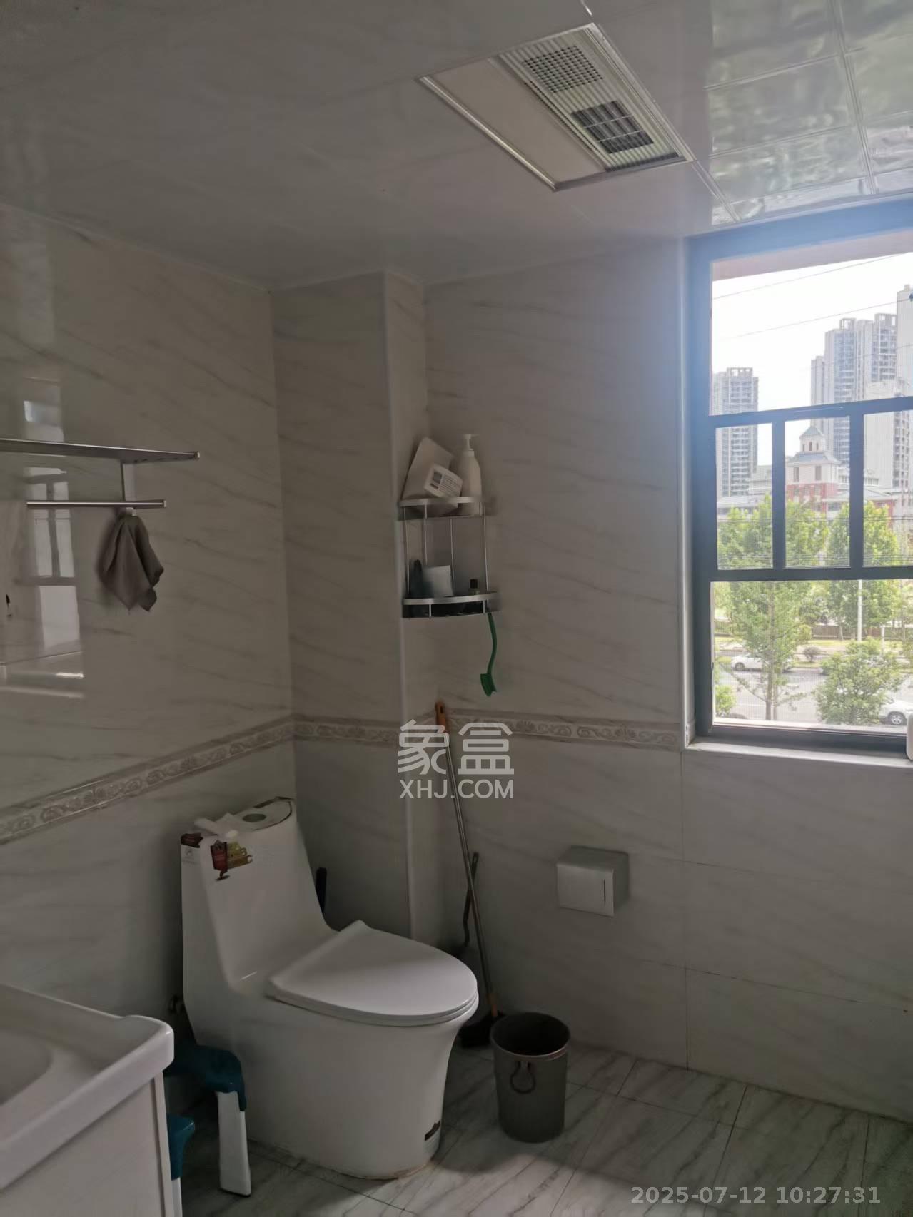 勤诚达境界城  3室2厅2卫   2300.00元/月室内图