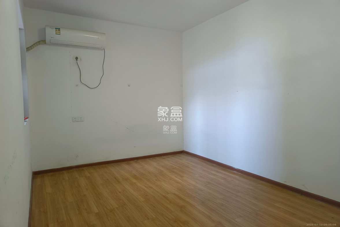 八方小区C区  3室2厅2卫    3600.0元/月 八方小区C区  3室2厅2卫    3600.0元/月室内图