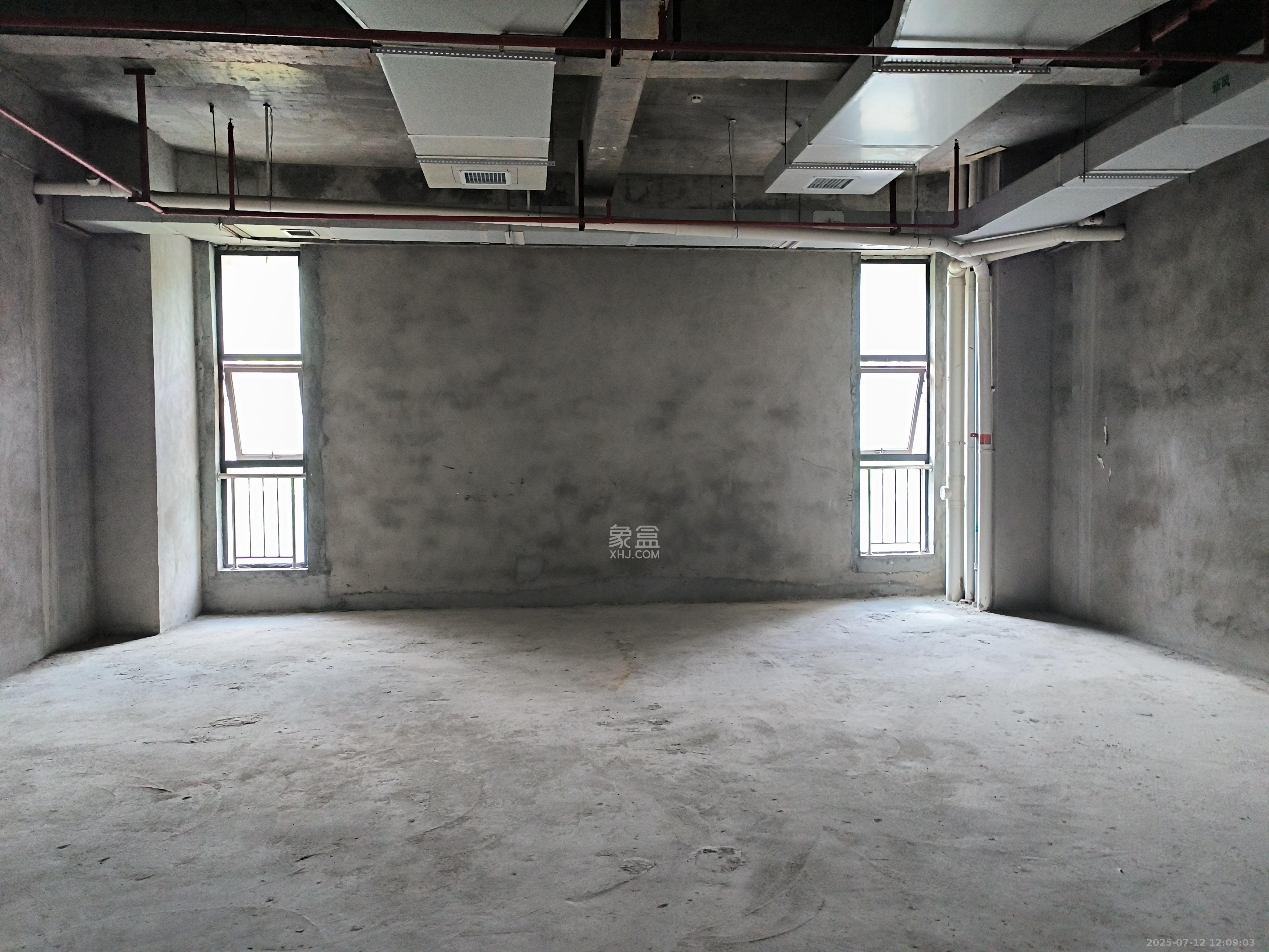 新世界广场   100.0㎡      6000.0元/月