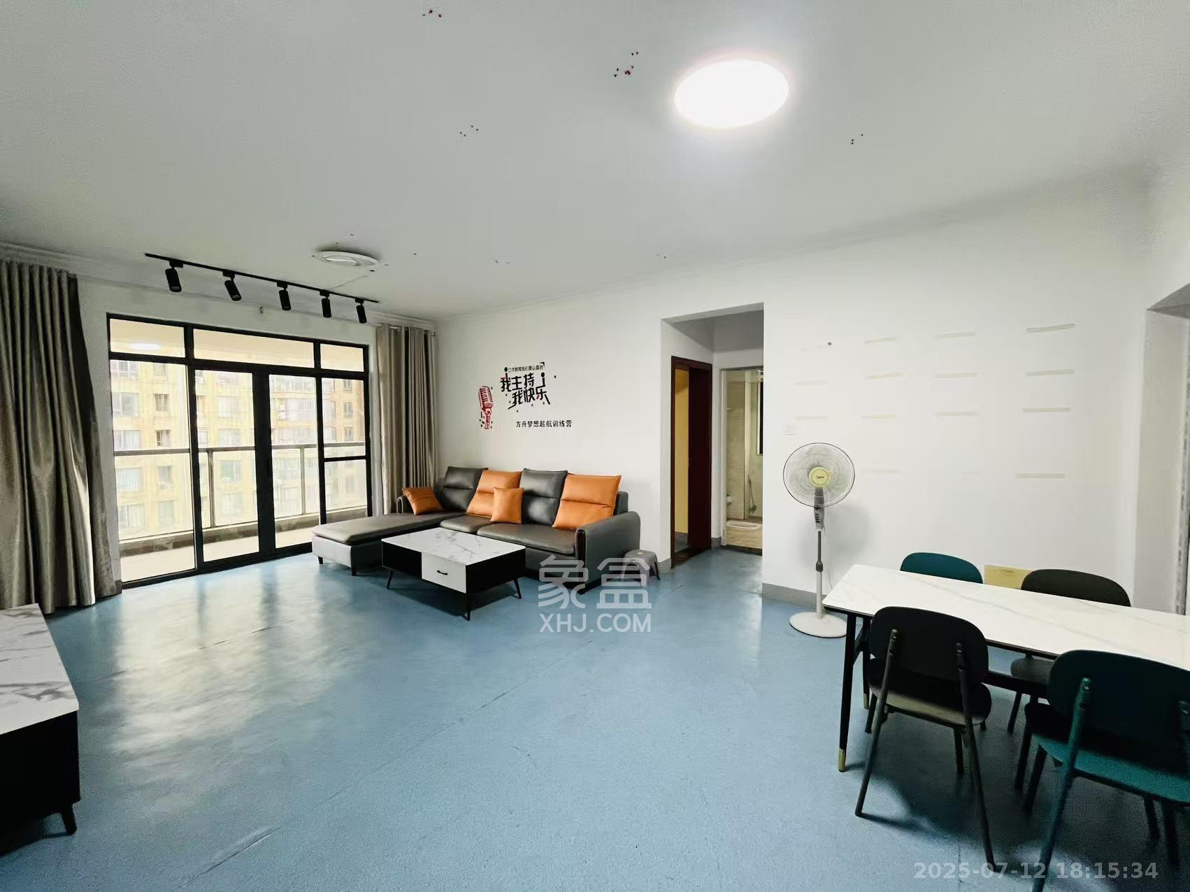 鑫远熙山 4室2厅1卫 2500.0元/月 鑫远熙山 4室2厅1卫 2500.0元/月室内图